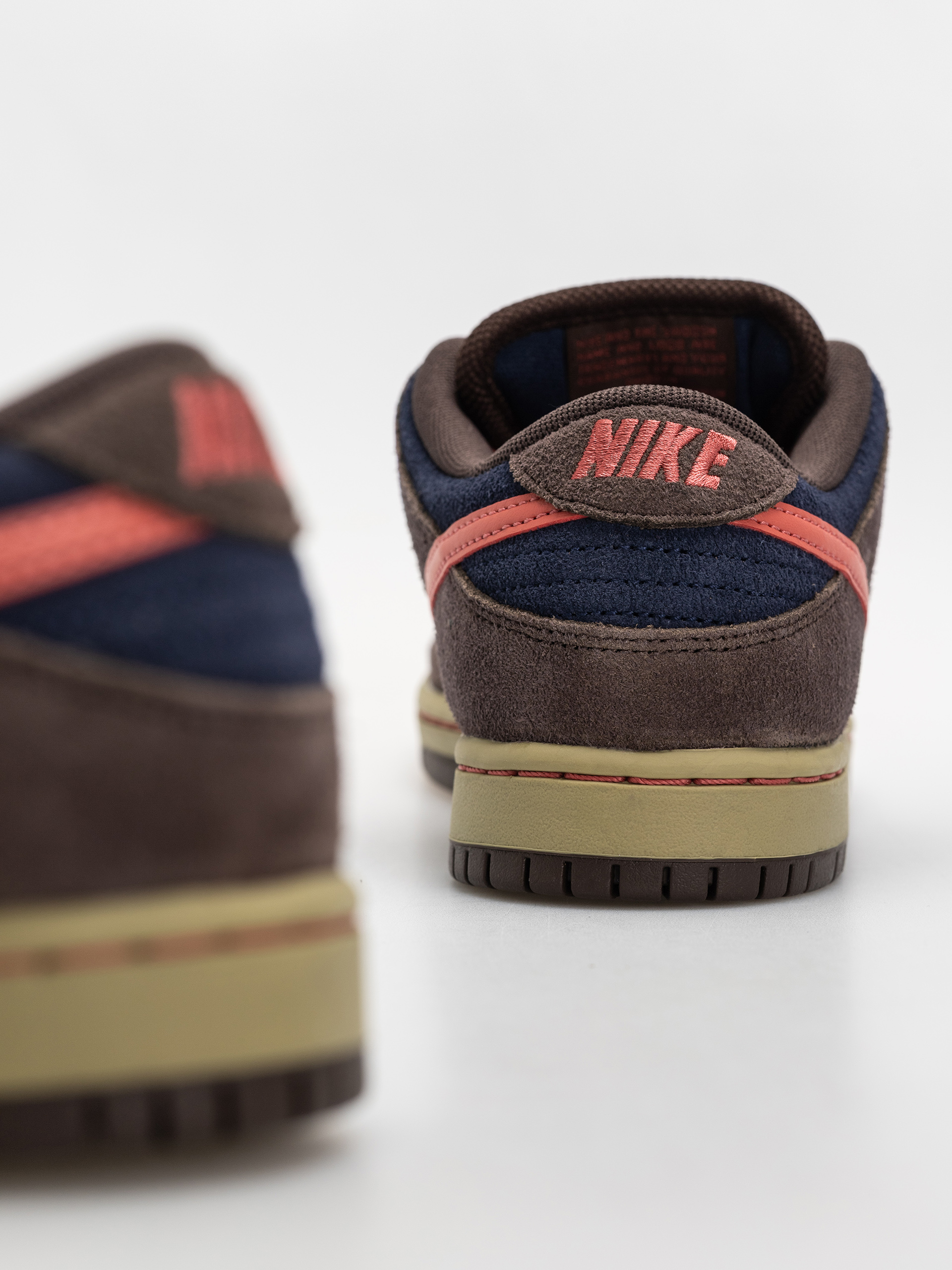 Topánky Nike SB Dunk Low Pro (baroque brown/adobe midnight navy)