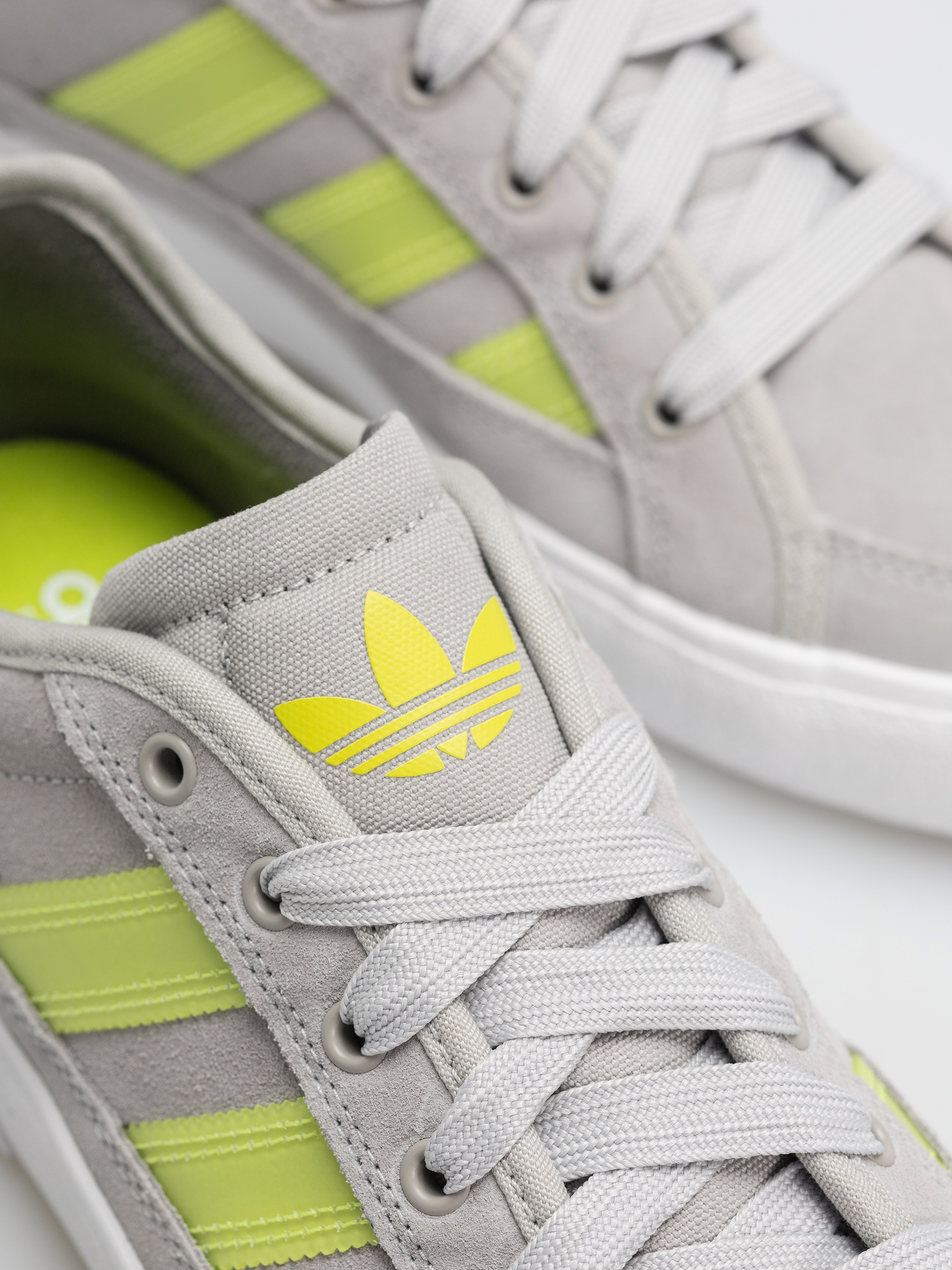 Topánky adidas Court Tns Premiere (gretwo/sslime/grethr)