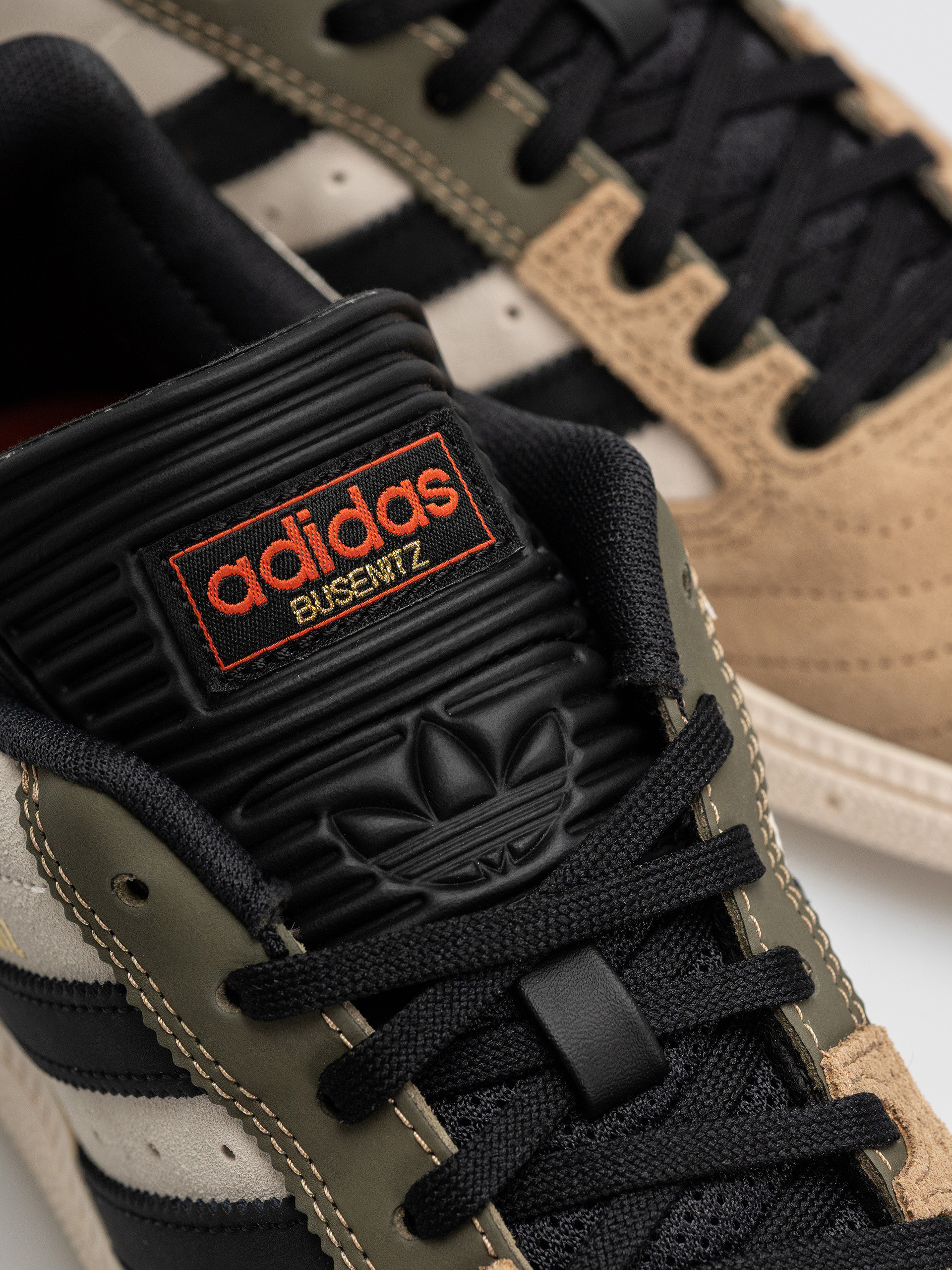 Topánky adidas Busenitz (cardbo/cblack/olistr)