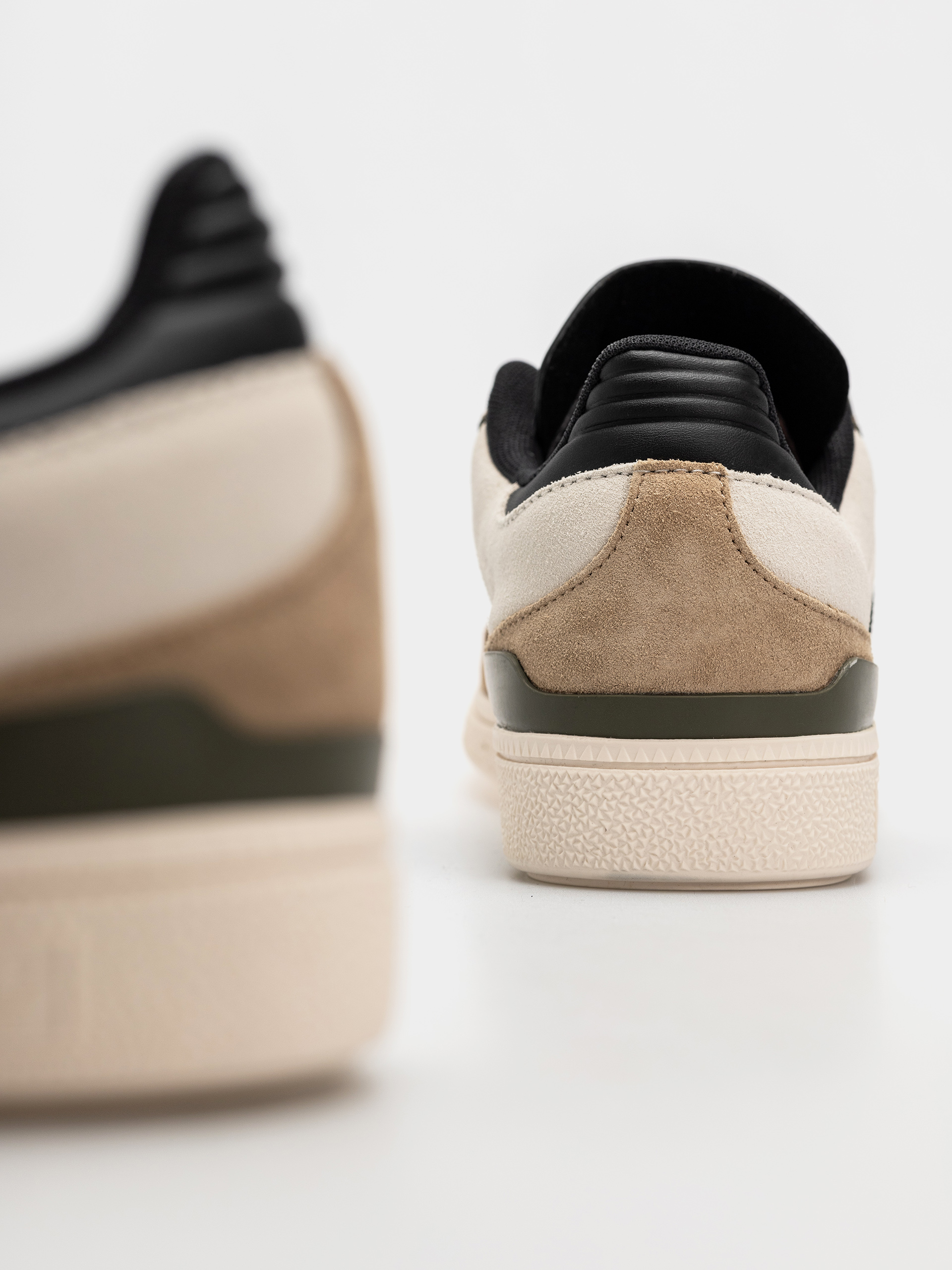 Topánky adidas Busenitz (cardbo/cblack/olistr)