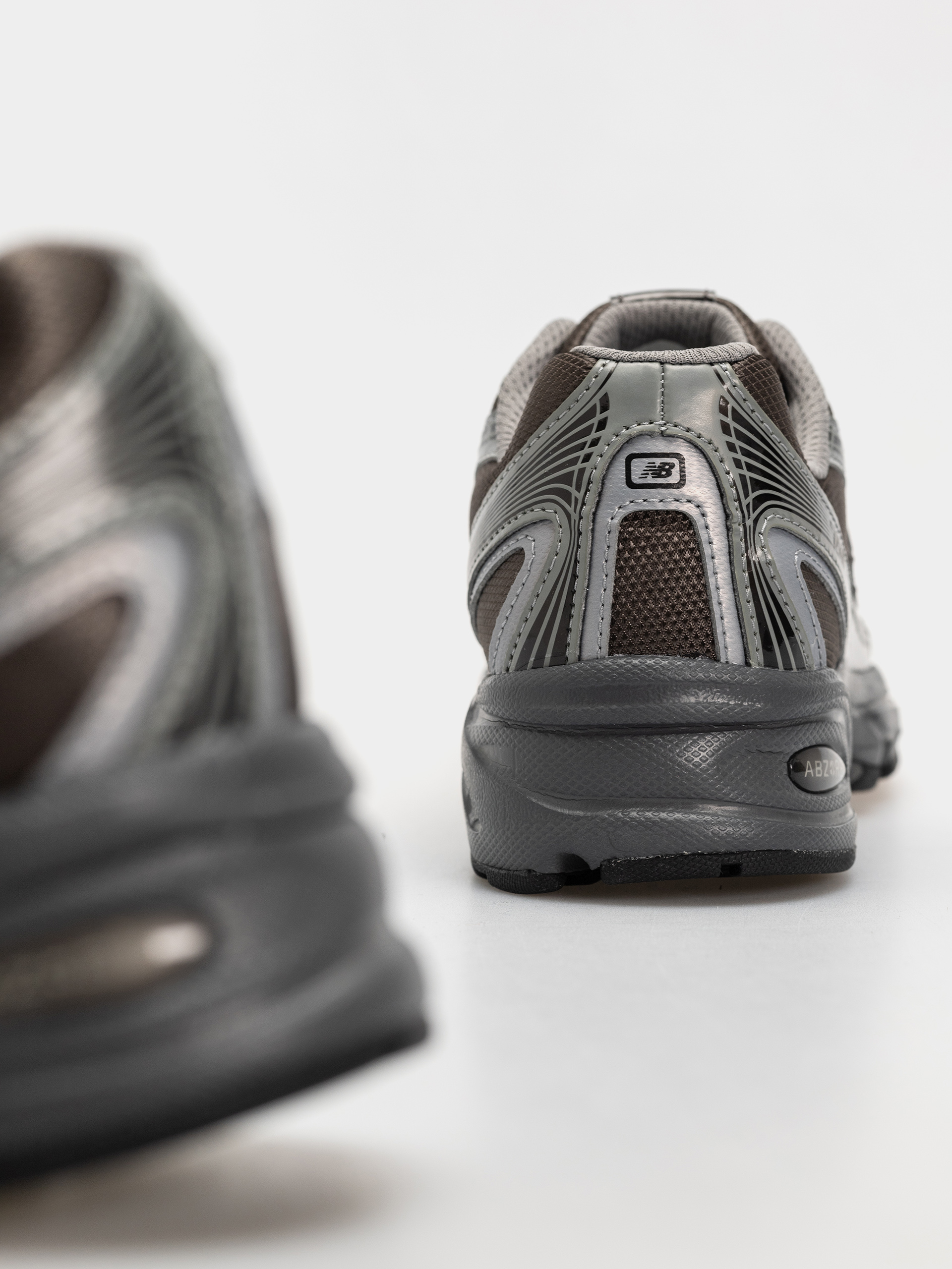 Topánky New Balance 740 (black metallic/castlerock pfp)