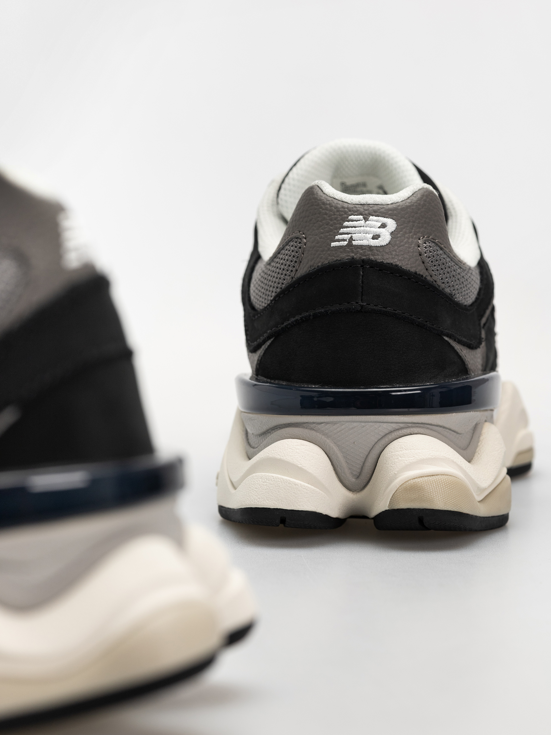 Topánky New Balance 9060 (black/tornado)