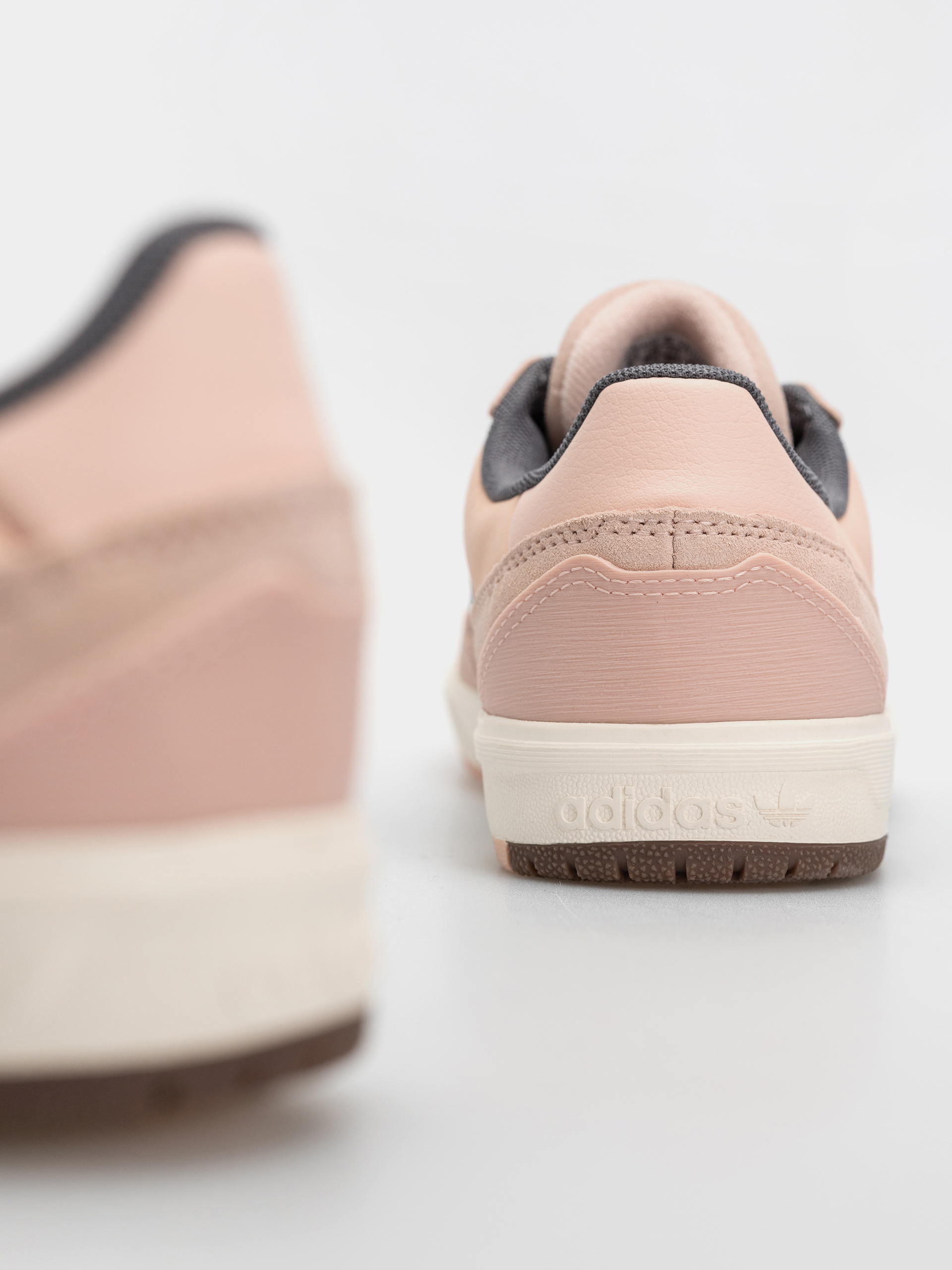 Topánky adidas Tyshawn II (blupnk/grefiv/cwhite)