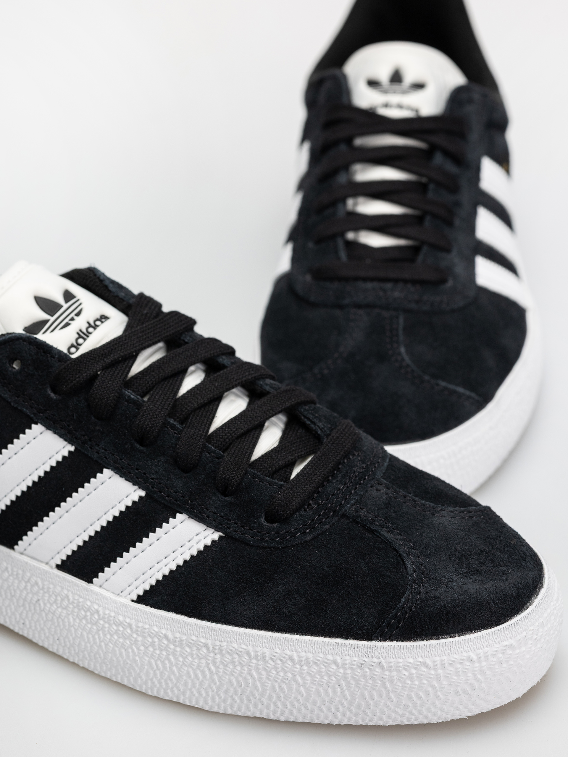 Topánky adidas Gazelle Adv (cblack/ftwwht/goldmt)