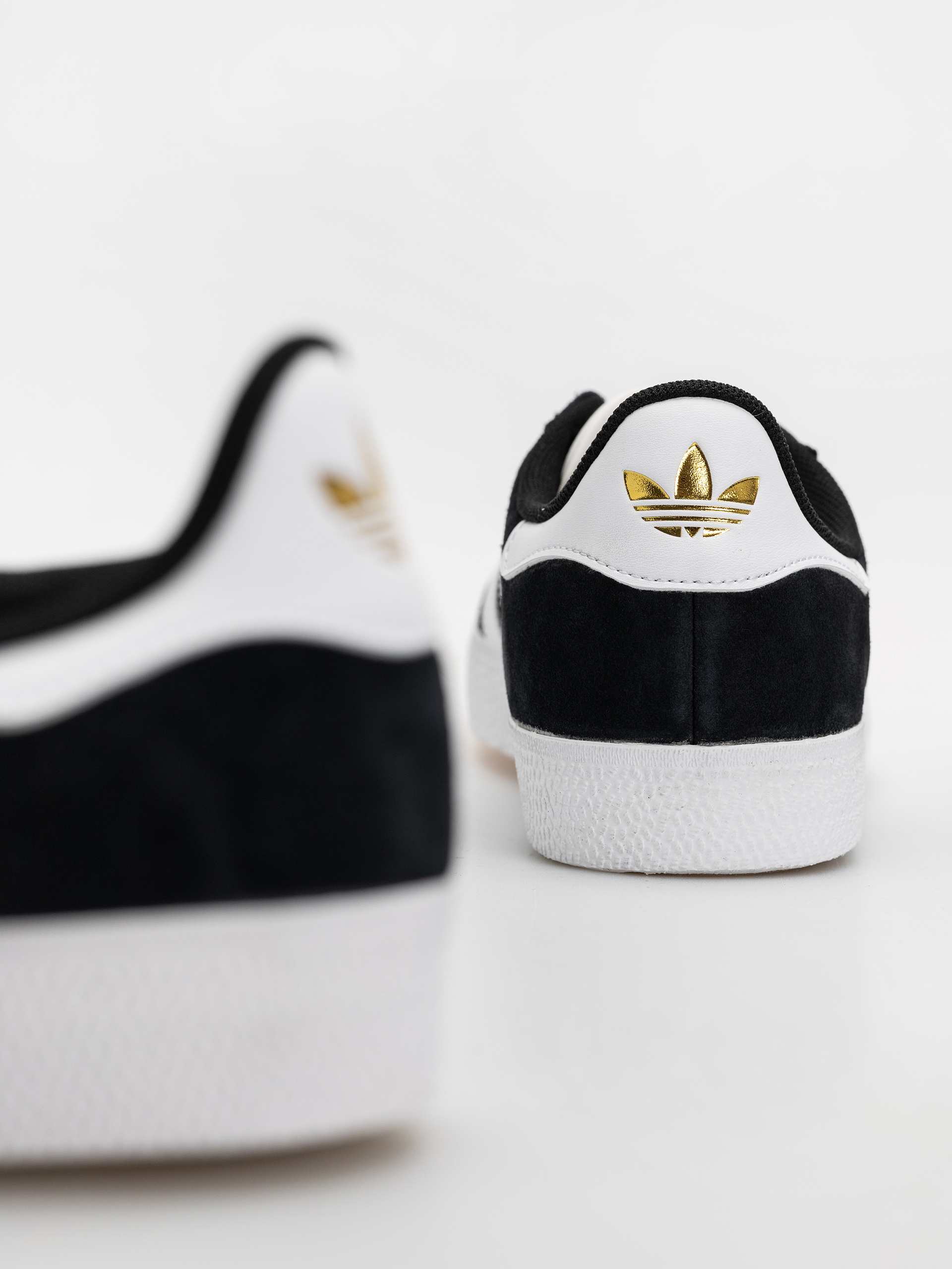 Topánky adidas Gazelle Adv (cblack/ftwwht/goldmt)