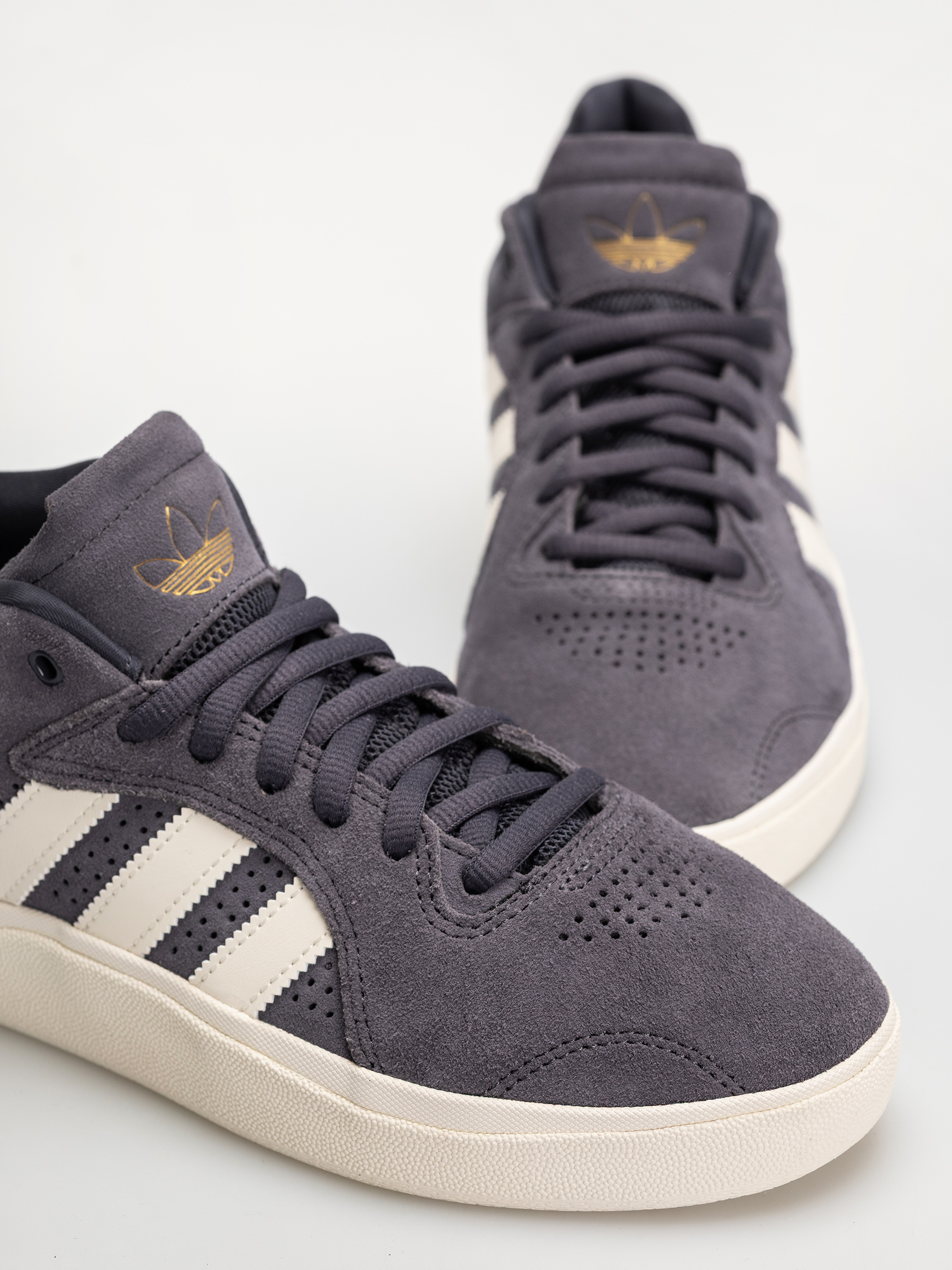 Topánky adidas Tyshawn (cwhite/clesky)