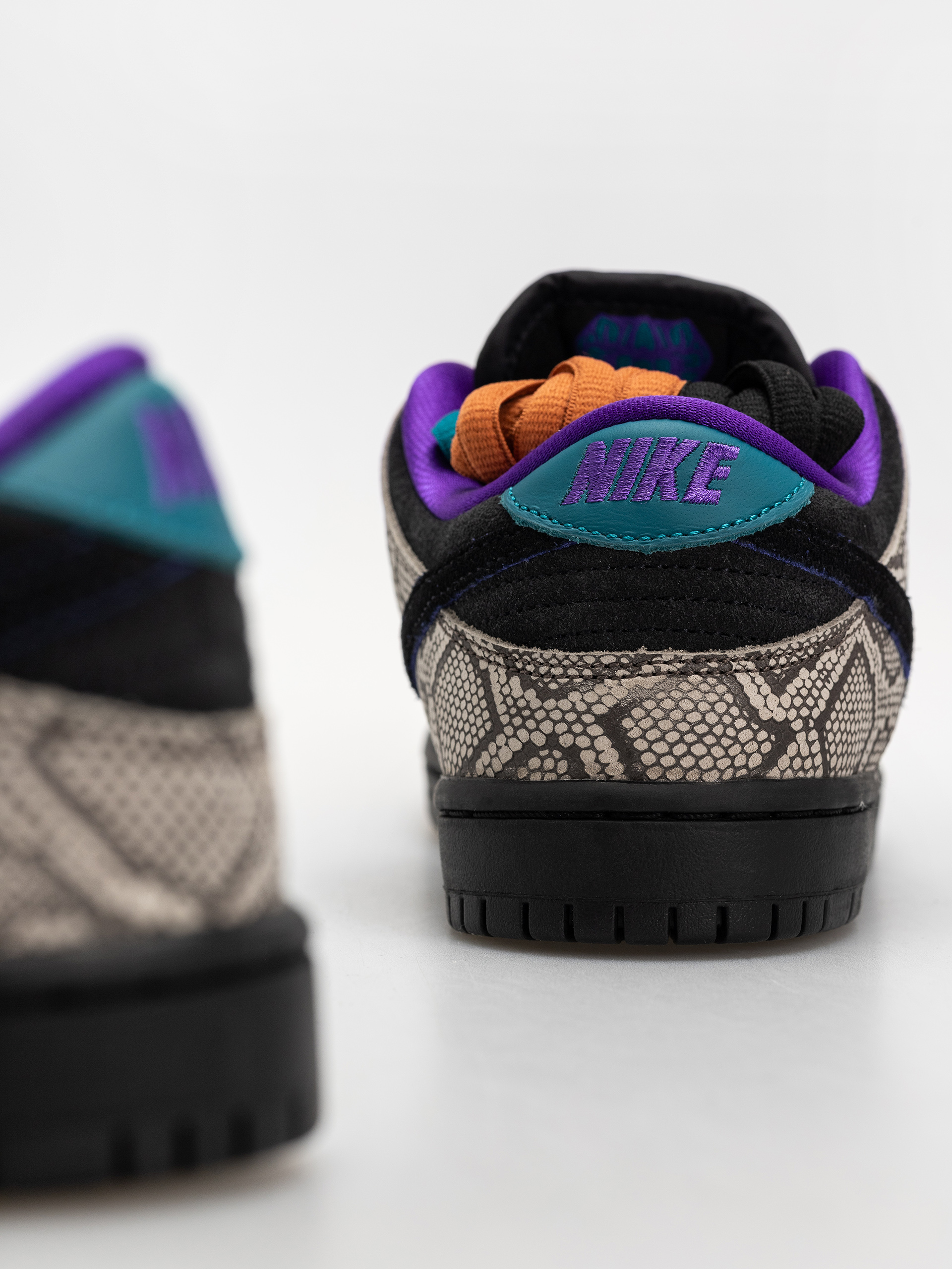 Topánky Nike SB Dunk Low Pro (string/black bright spruce fierce purple)
