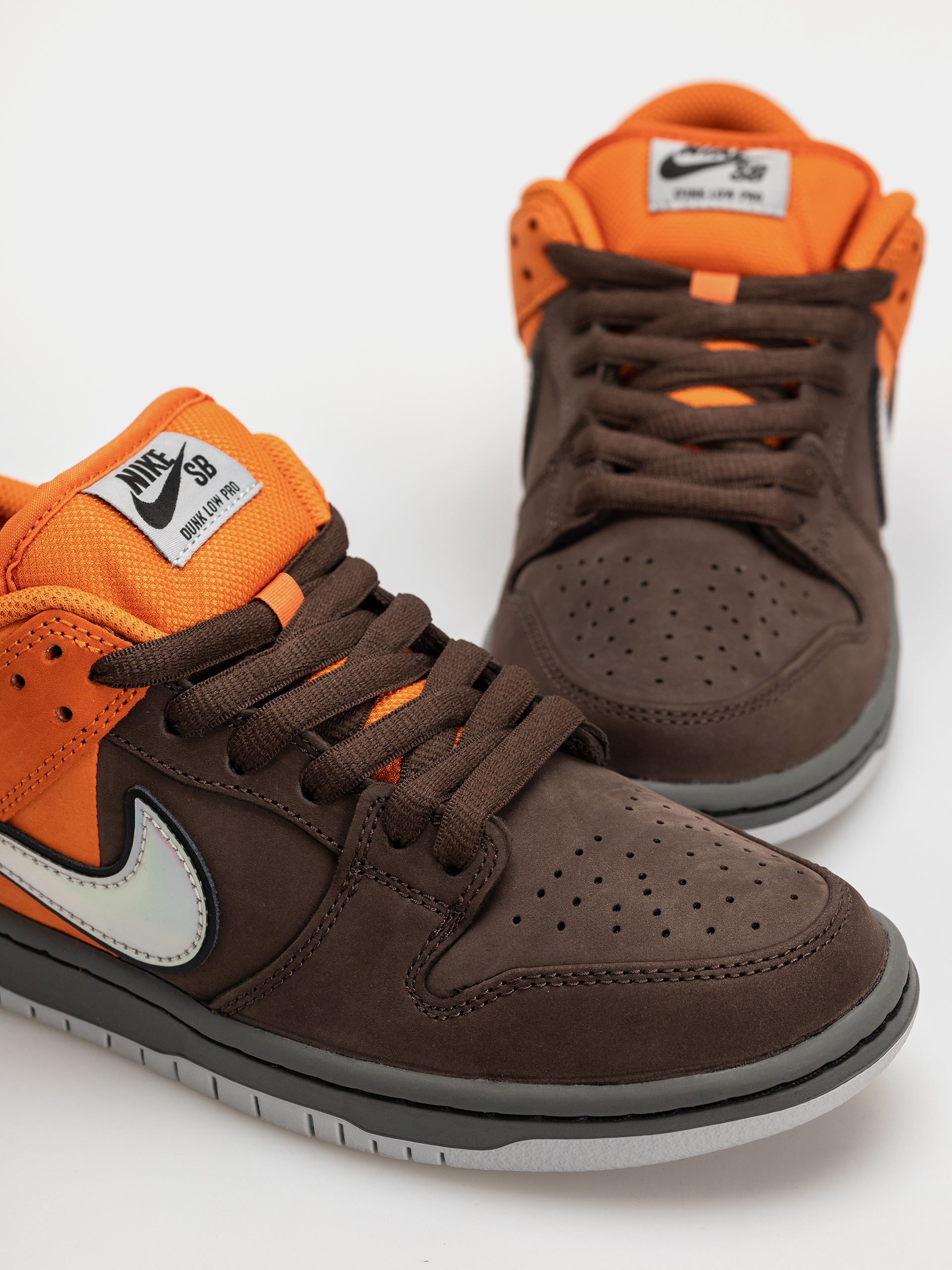 Topánky Nike SB Dunk Low Pro (safety orange/wolf grey baroque brown)