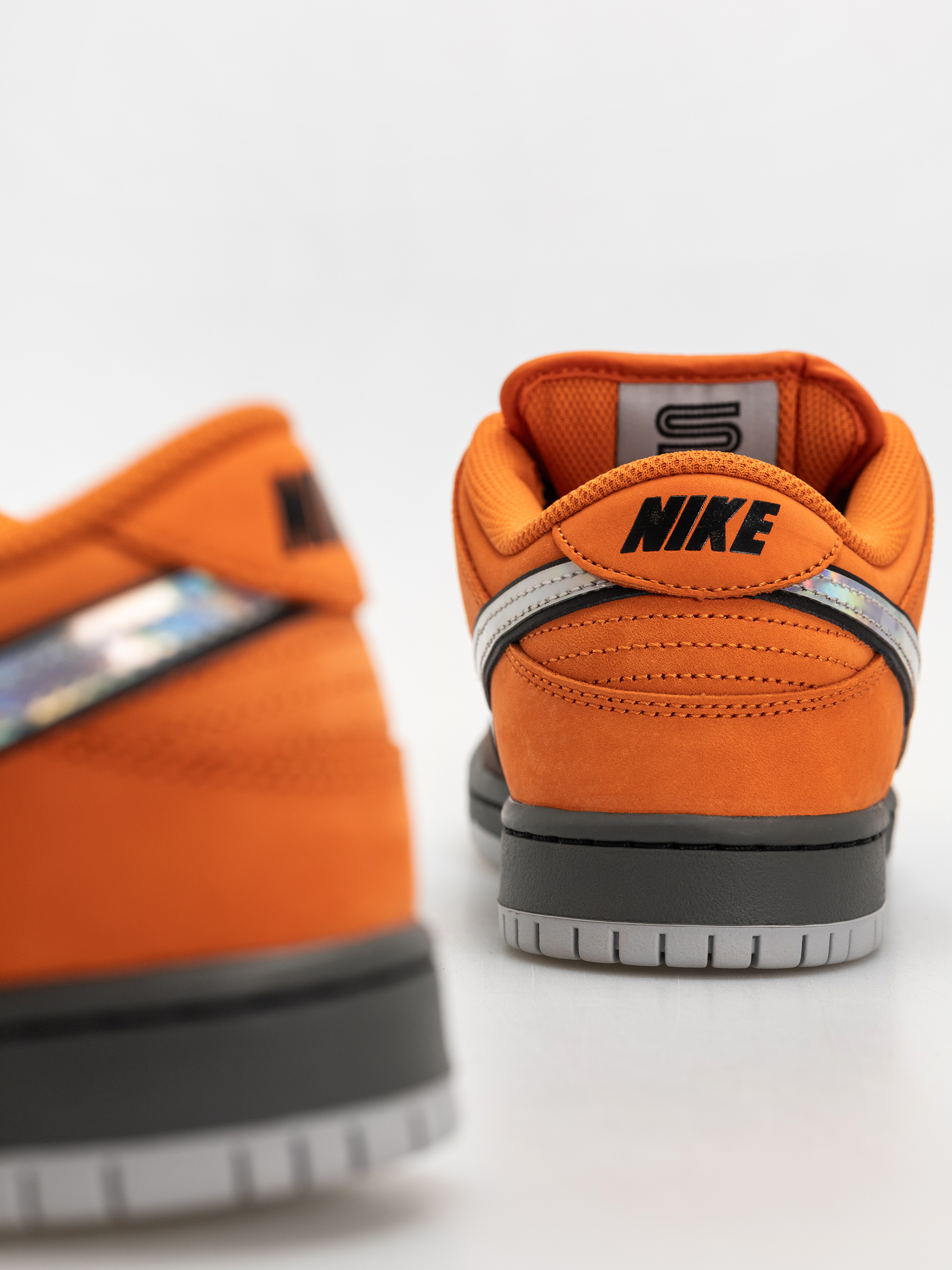 Topánky Nike SB Dunk Low Pro (safety orange/wolf grey baroque brown)