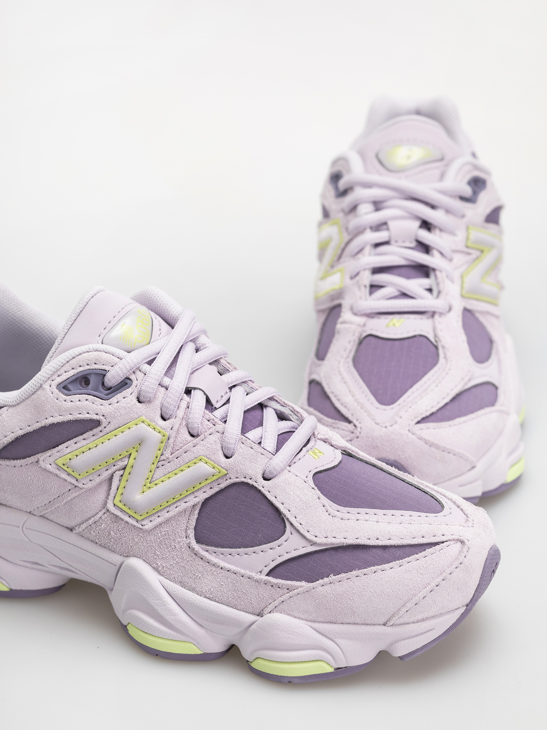 Topánky New Balance 9060 JR (taro/dry lime)