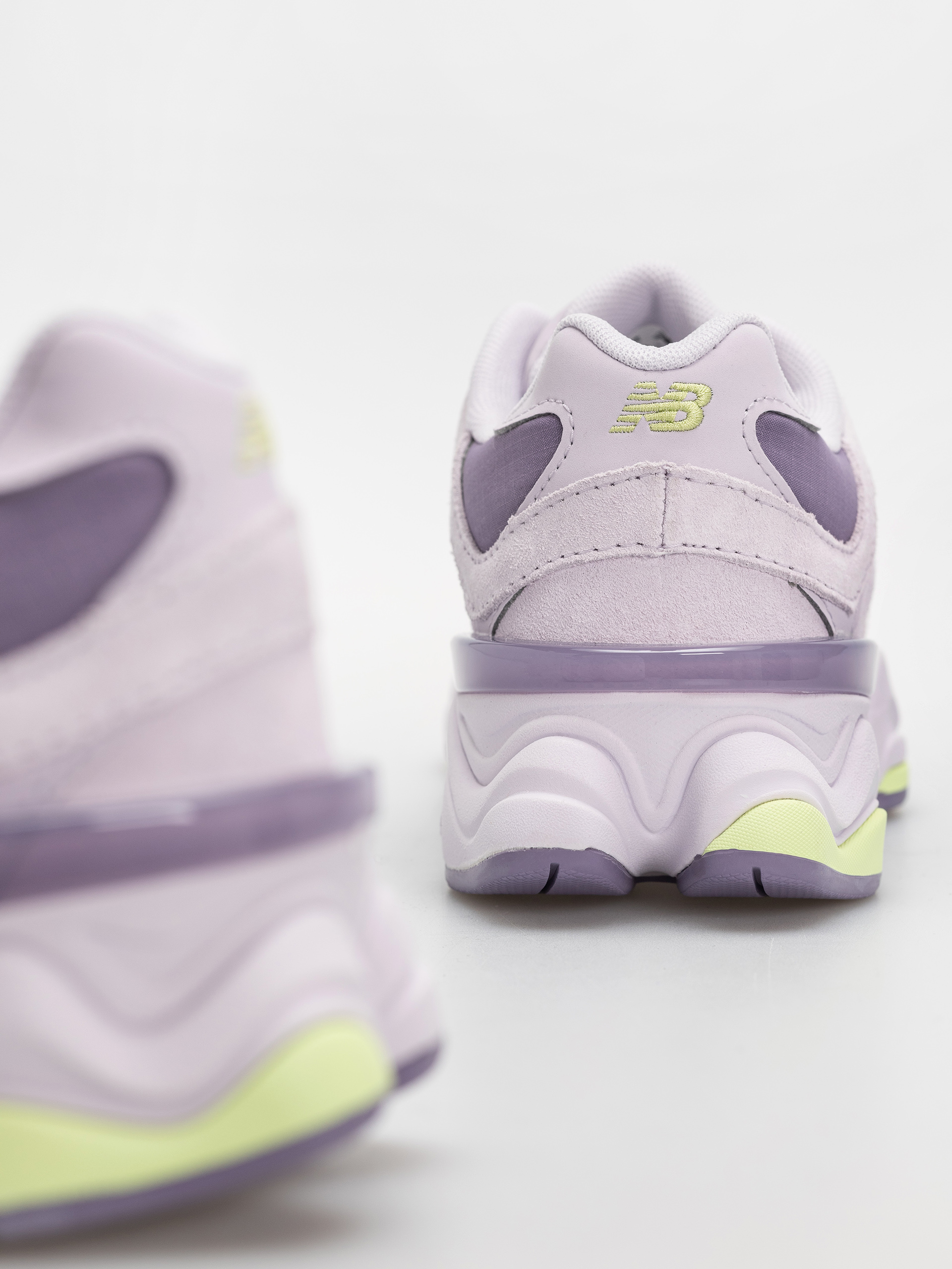 Topánky New Balance 9060 JR (taro/dry lime)