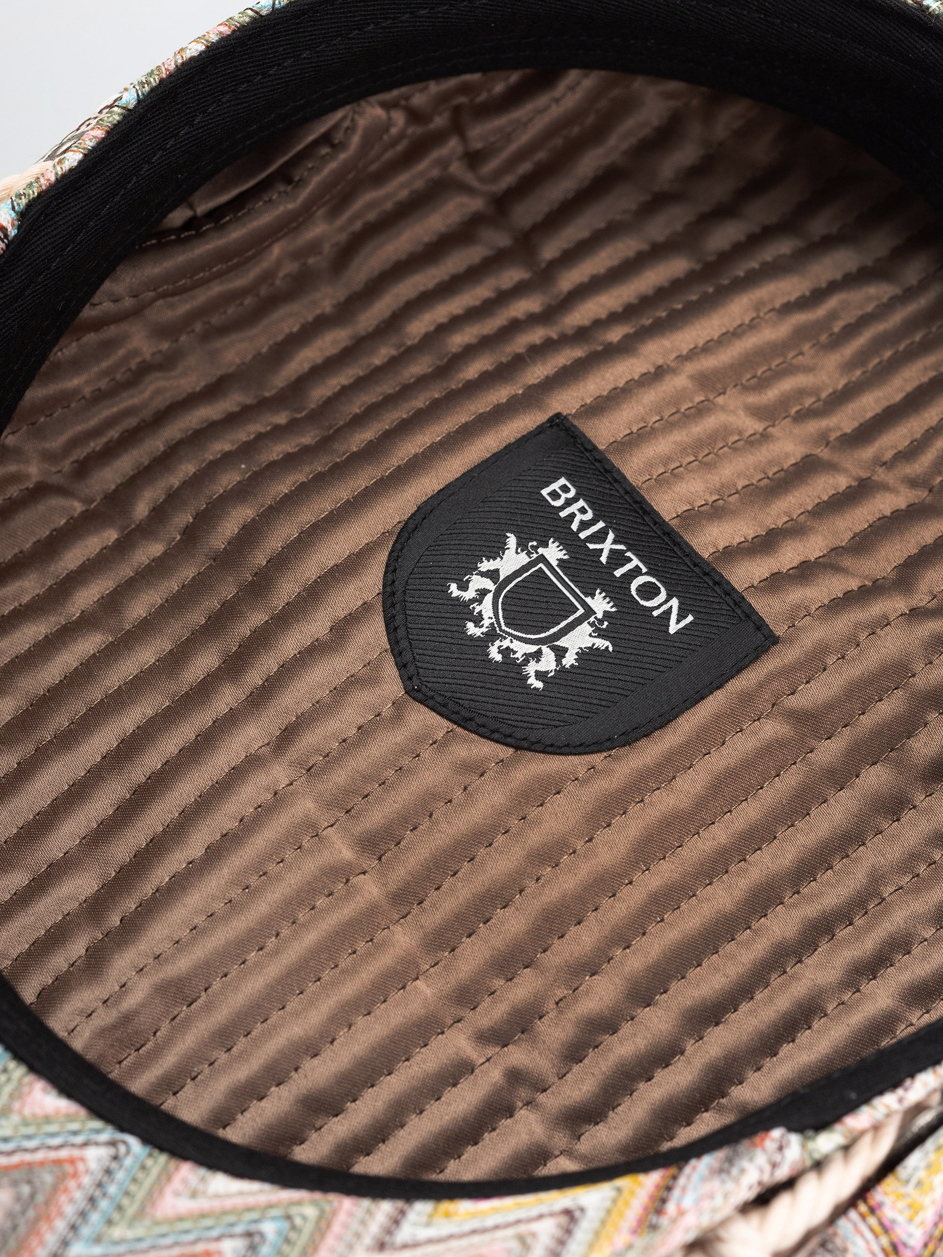 Klobúk so šiltom Brixton Fiddler (multi color zigzag)