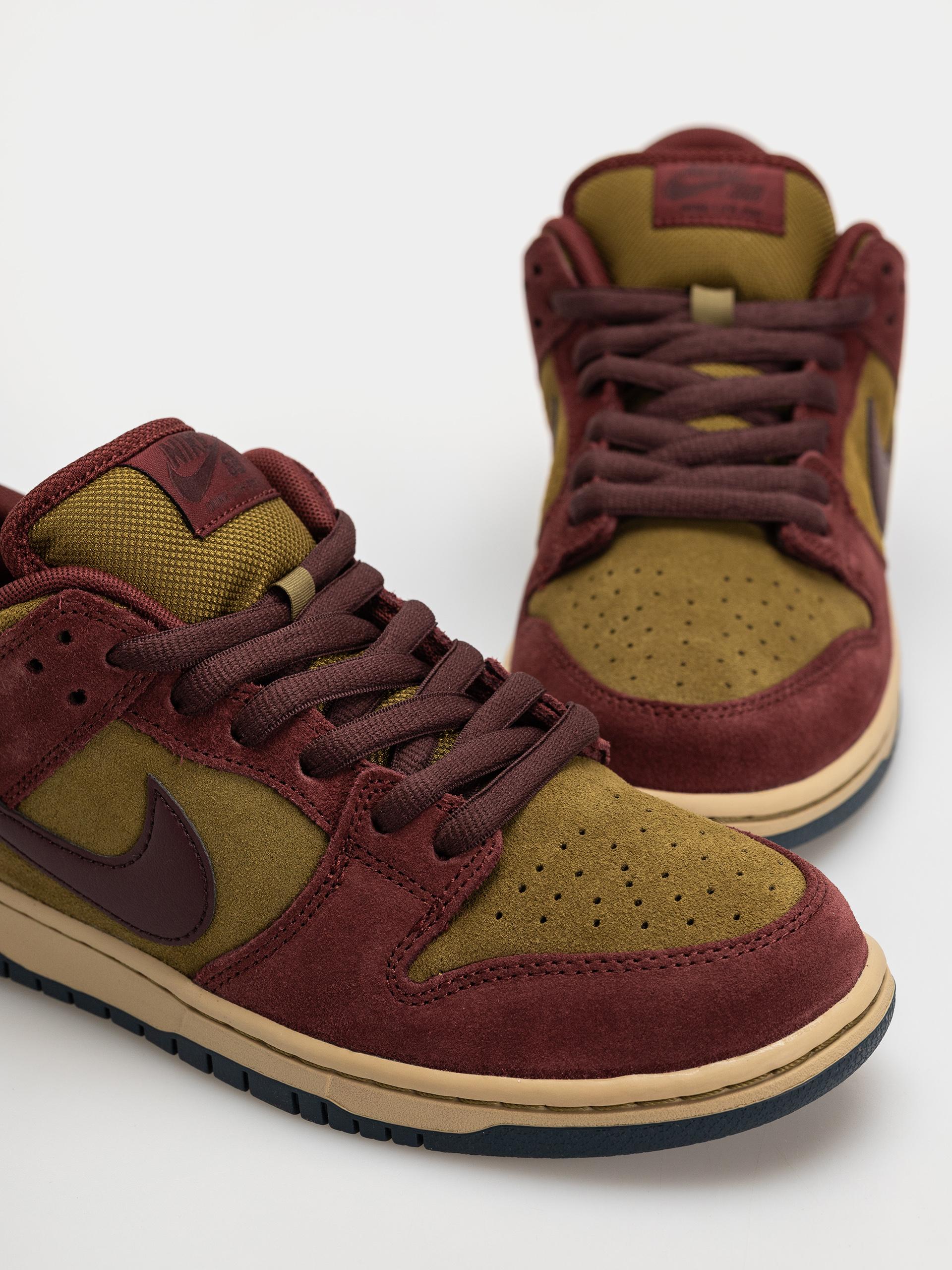 Topánky Nike SB Dunk Low Pro (dark team red/burgundy crush olive flak)