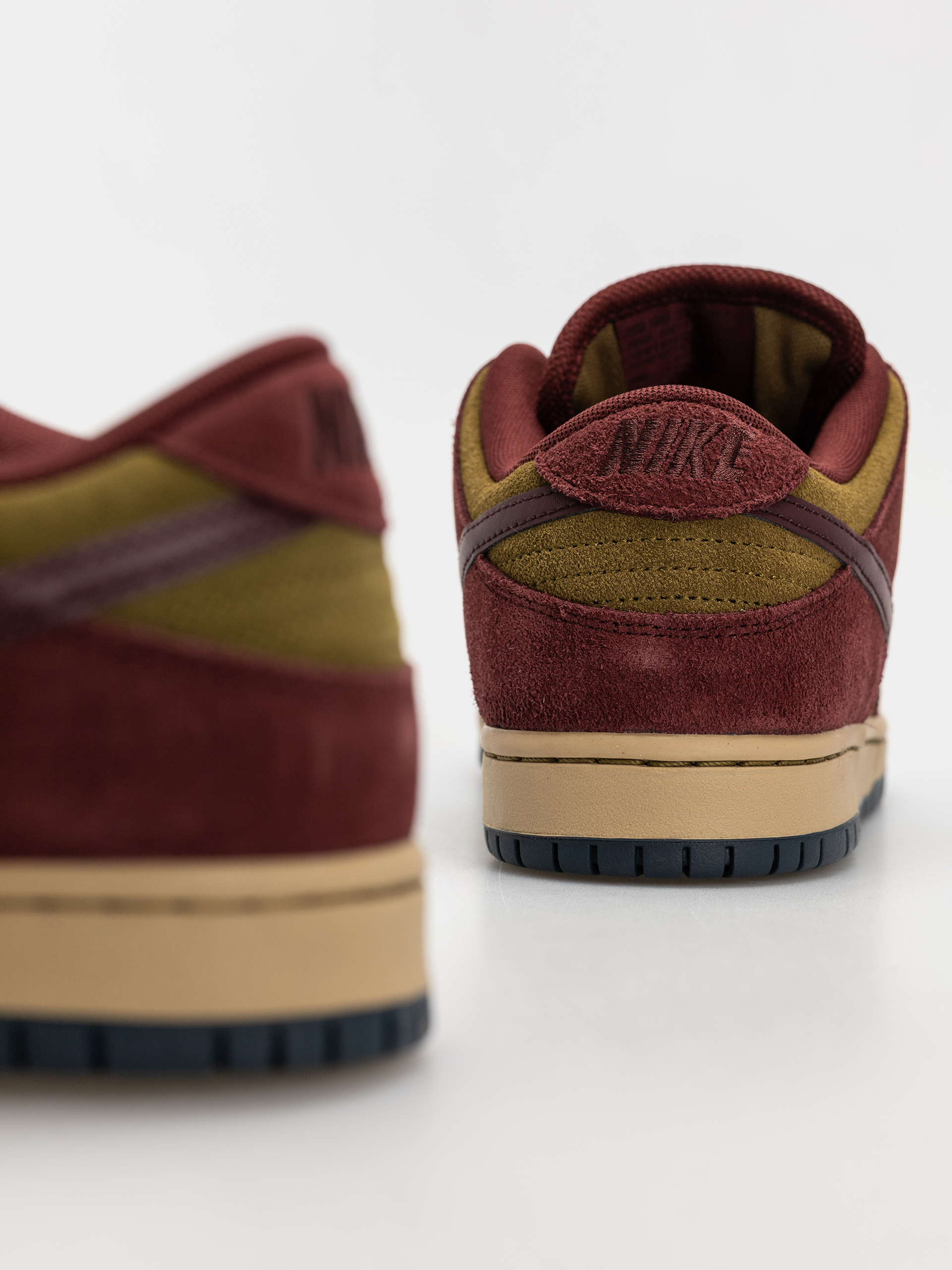 Topánky Nike SB Dunk Low Pro (dark team red/burgundy crush olive flak)