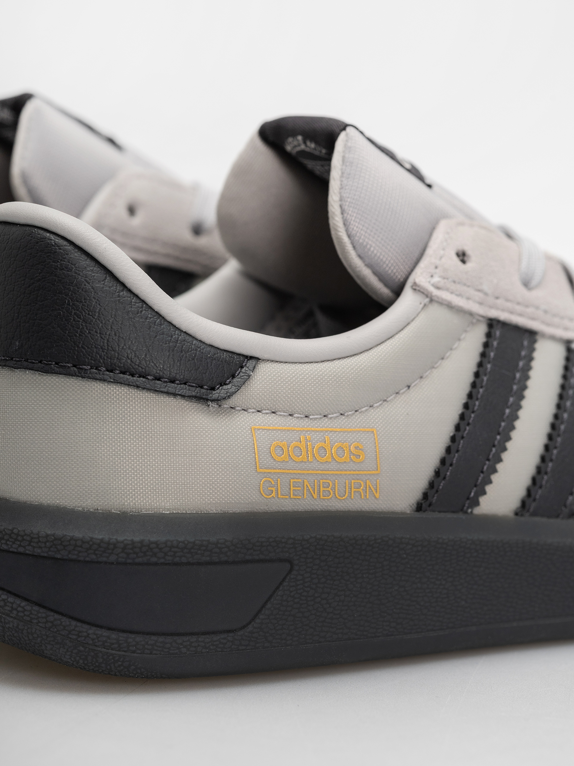 Topánky adidas Glenburn (gretwo/carbon/blubir)