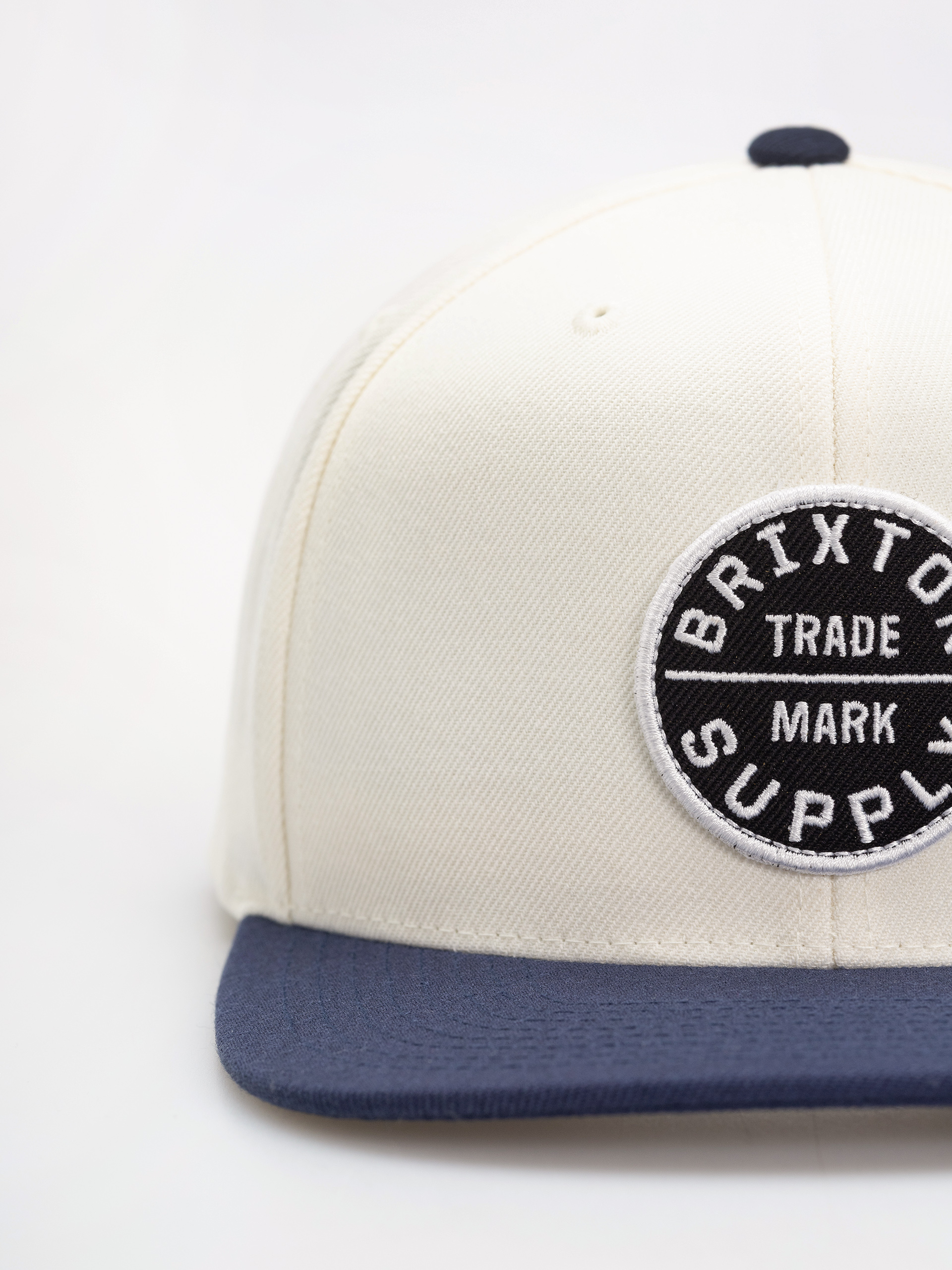 Šiltovka Brixton Oath Iii Snapback (off white/midnight blue)