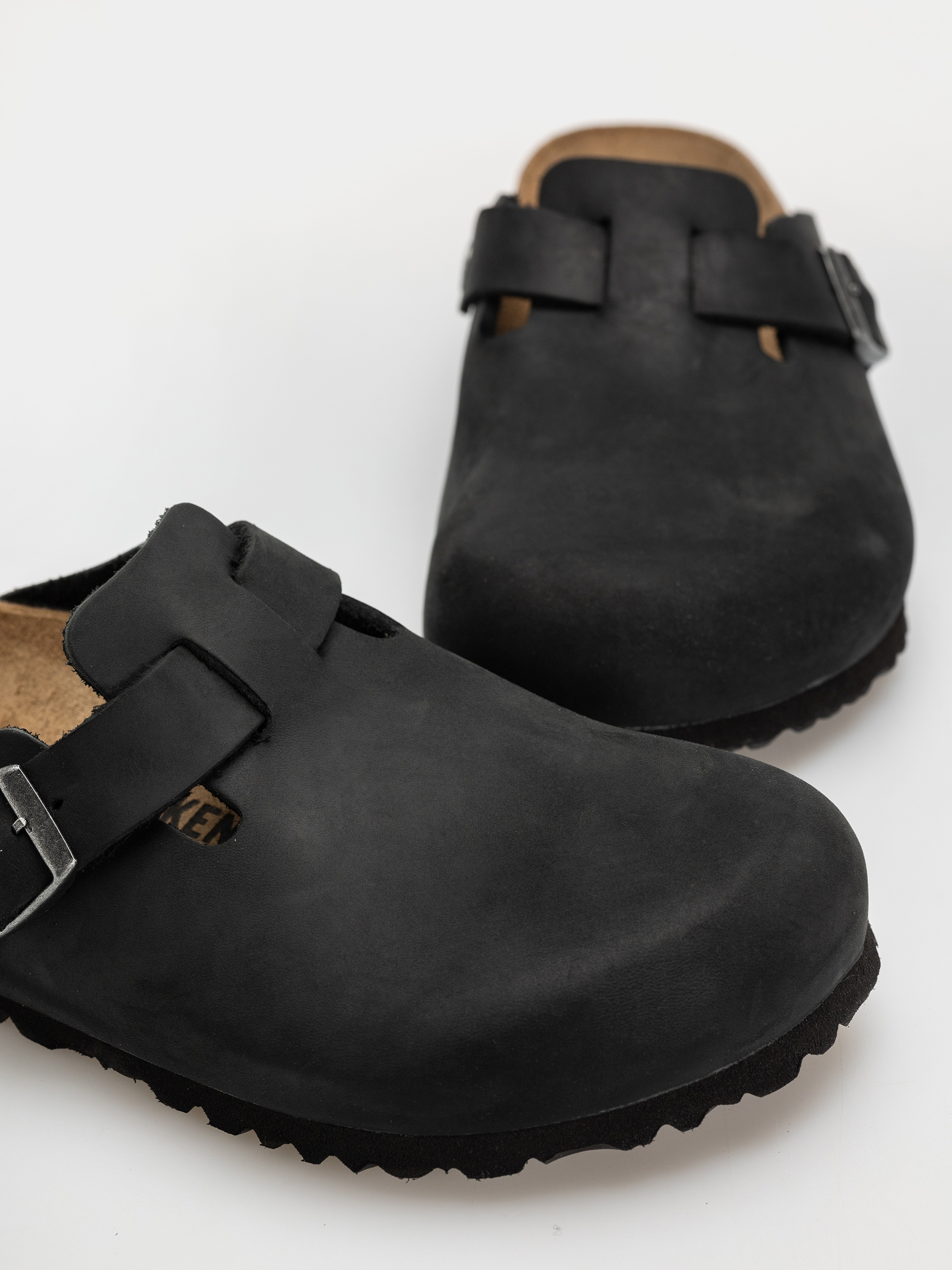 Šľapky Birkenstock Boston Oiled Leather Regular (black)