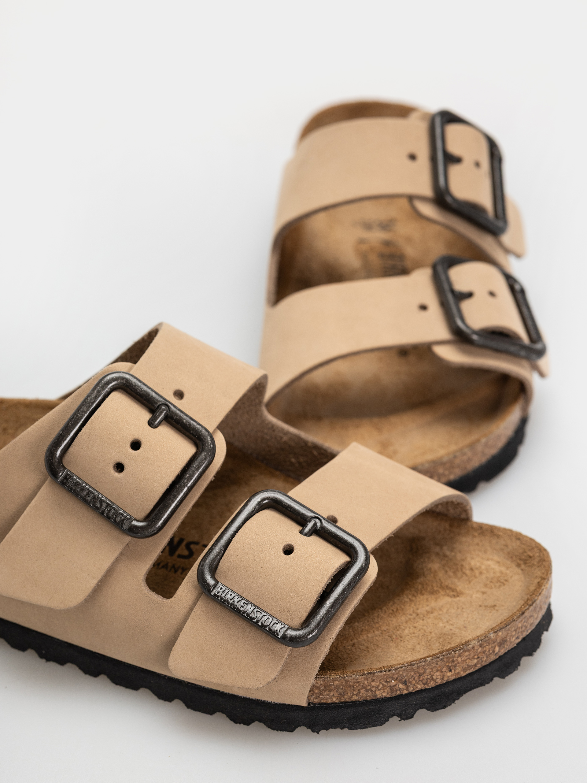 Šľapky Birkenstock Arizona Wire Buckle Nubuck Leather Narrow (sandcastle)