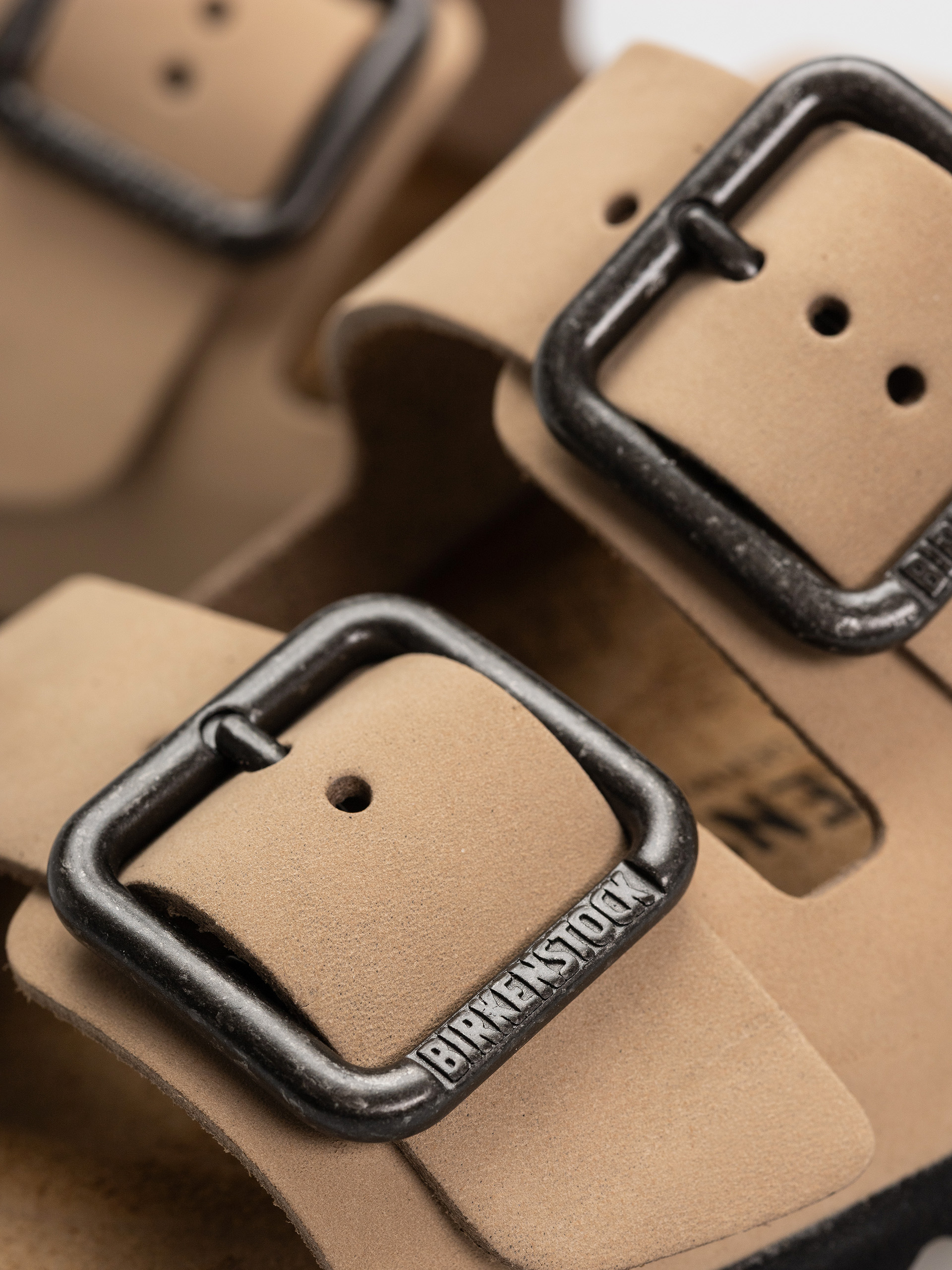 Šľapky Birkenstock Arizona Wire Buckle Nubuck Leather Narrow (sandcastle)