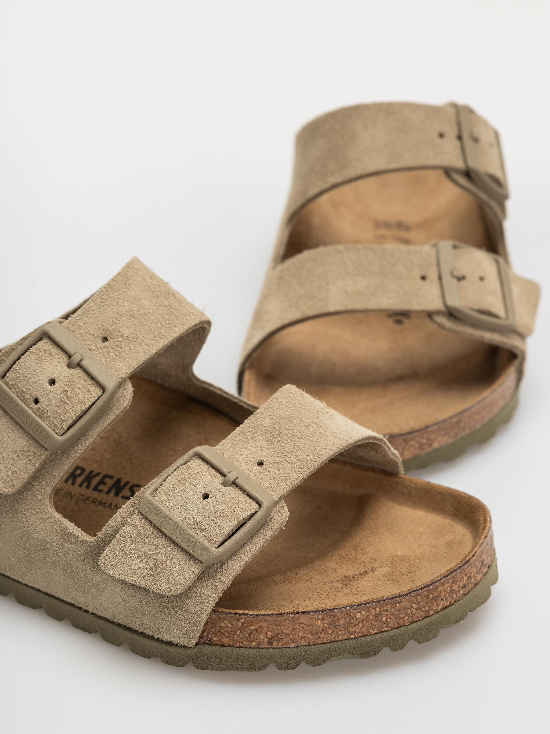 Šľapky Birkenstock Arizona Suede Leather Regular (faded khaki)
