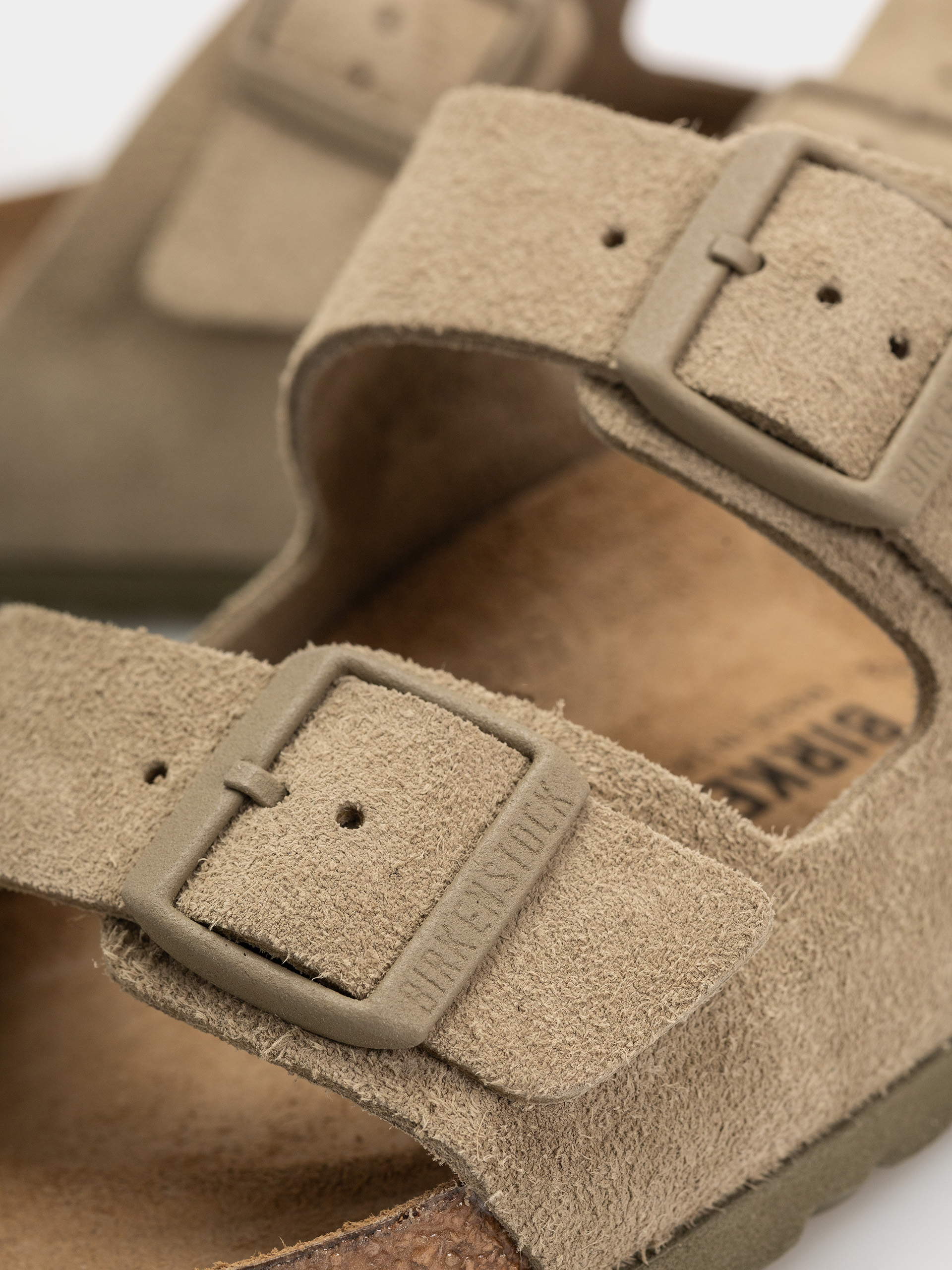 Šľapky Birkenstock Arizona Suede Leather Regular (faded khaki)