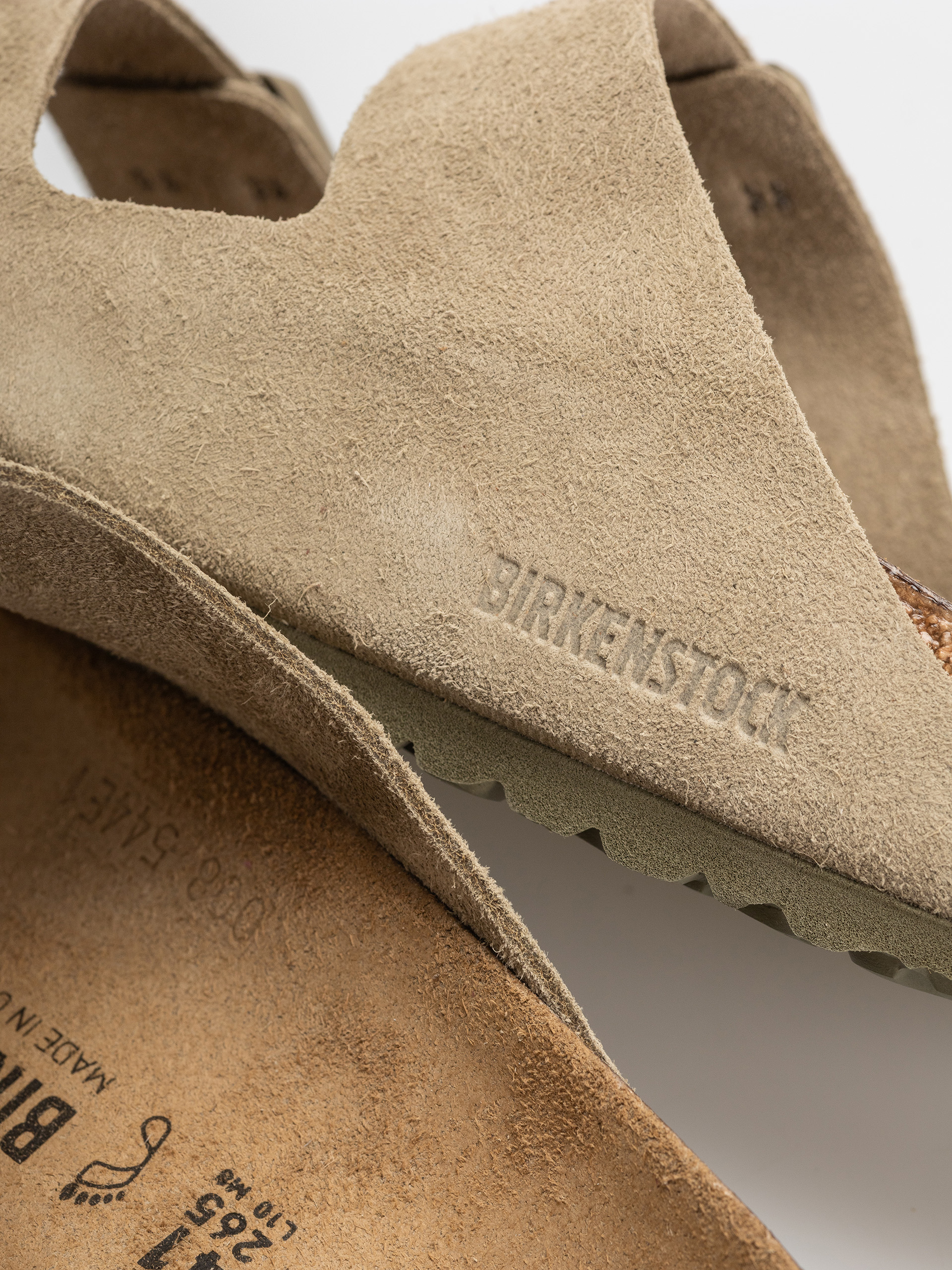 Šľapky Birkenstock Arizona Suede Leather Regular (faded khaki)