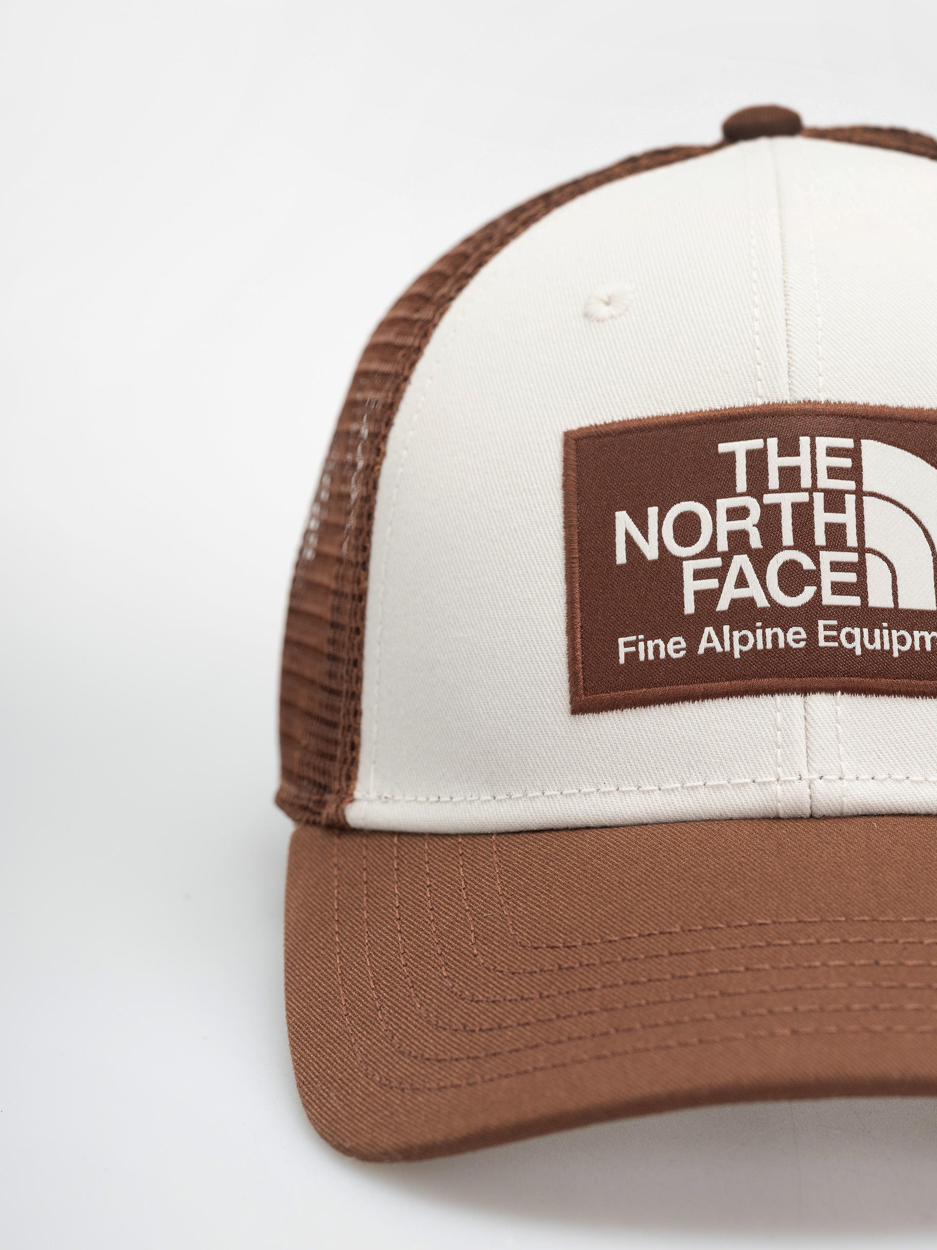 Šiltovka The North Face Mudder Trucker (ember soil/whit)