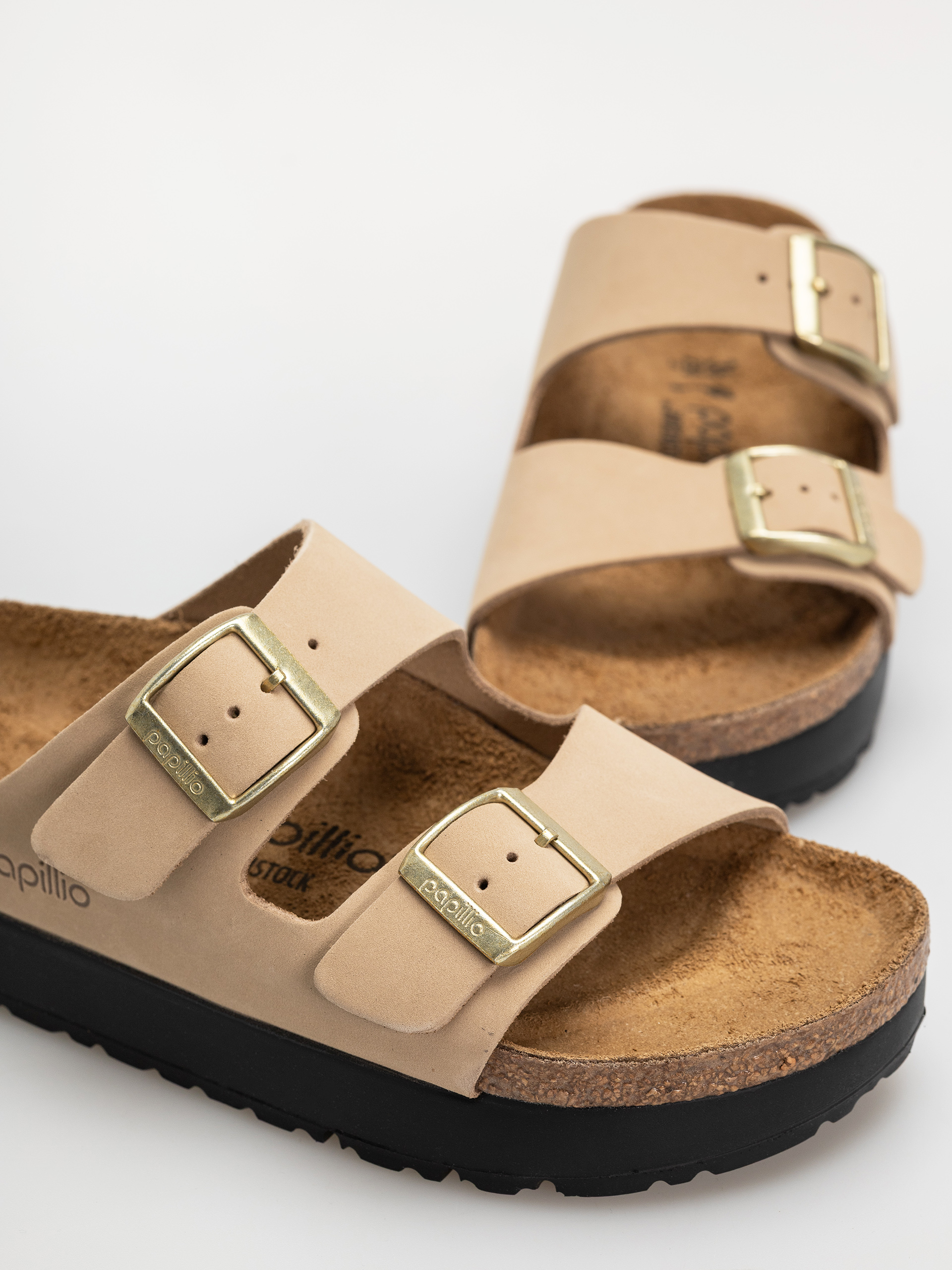 Šľapky Birkenstock Arizona Flex Platform Nubuck Leather Narrow Wmn (sandcastle)