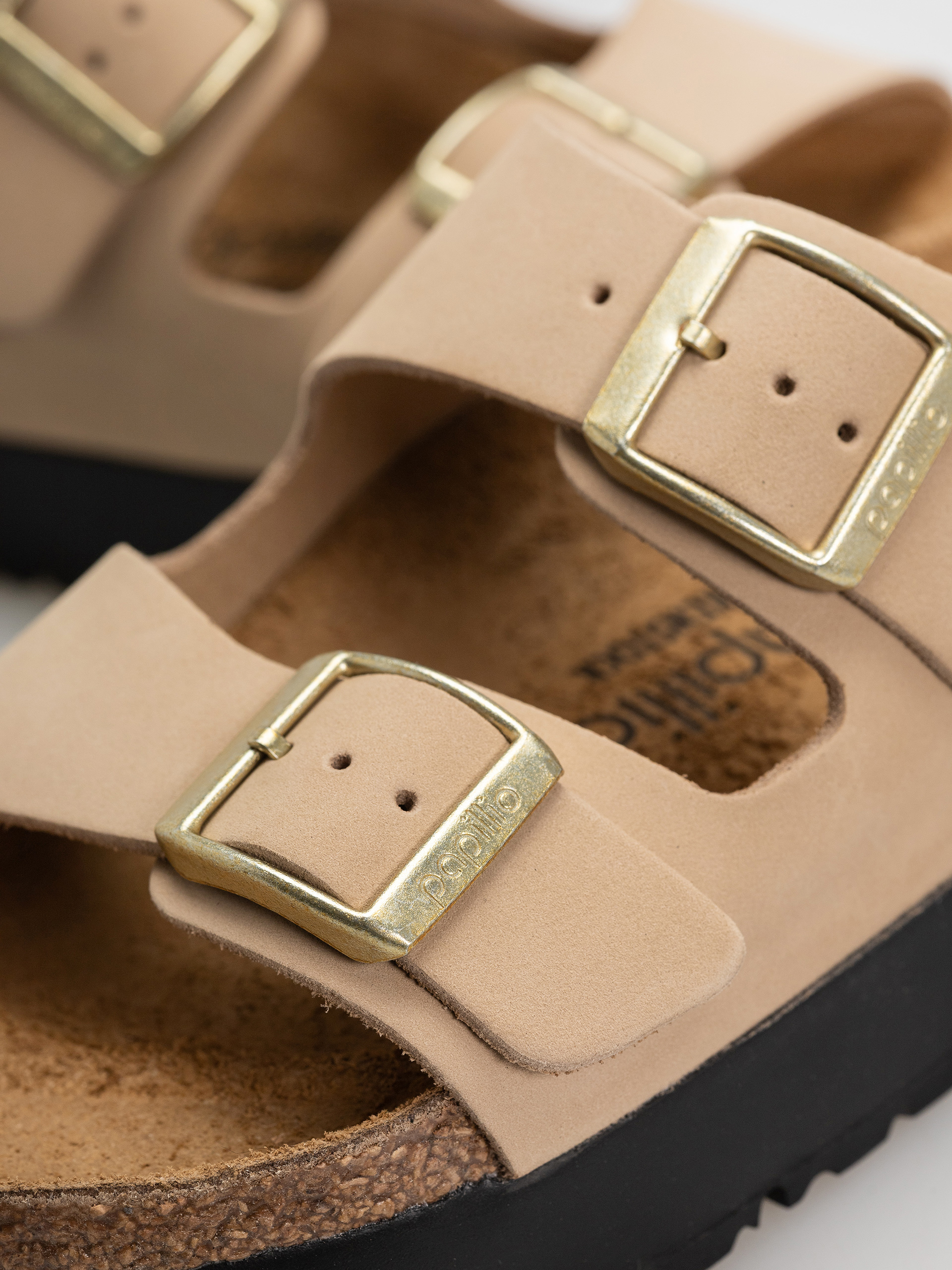 Šľapky Birkenstock Arizona Flex Platform Nubuck Leather Narrow Wmn (sandcastle)