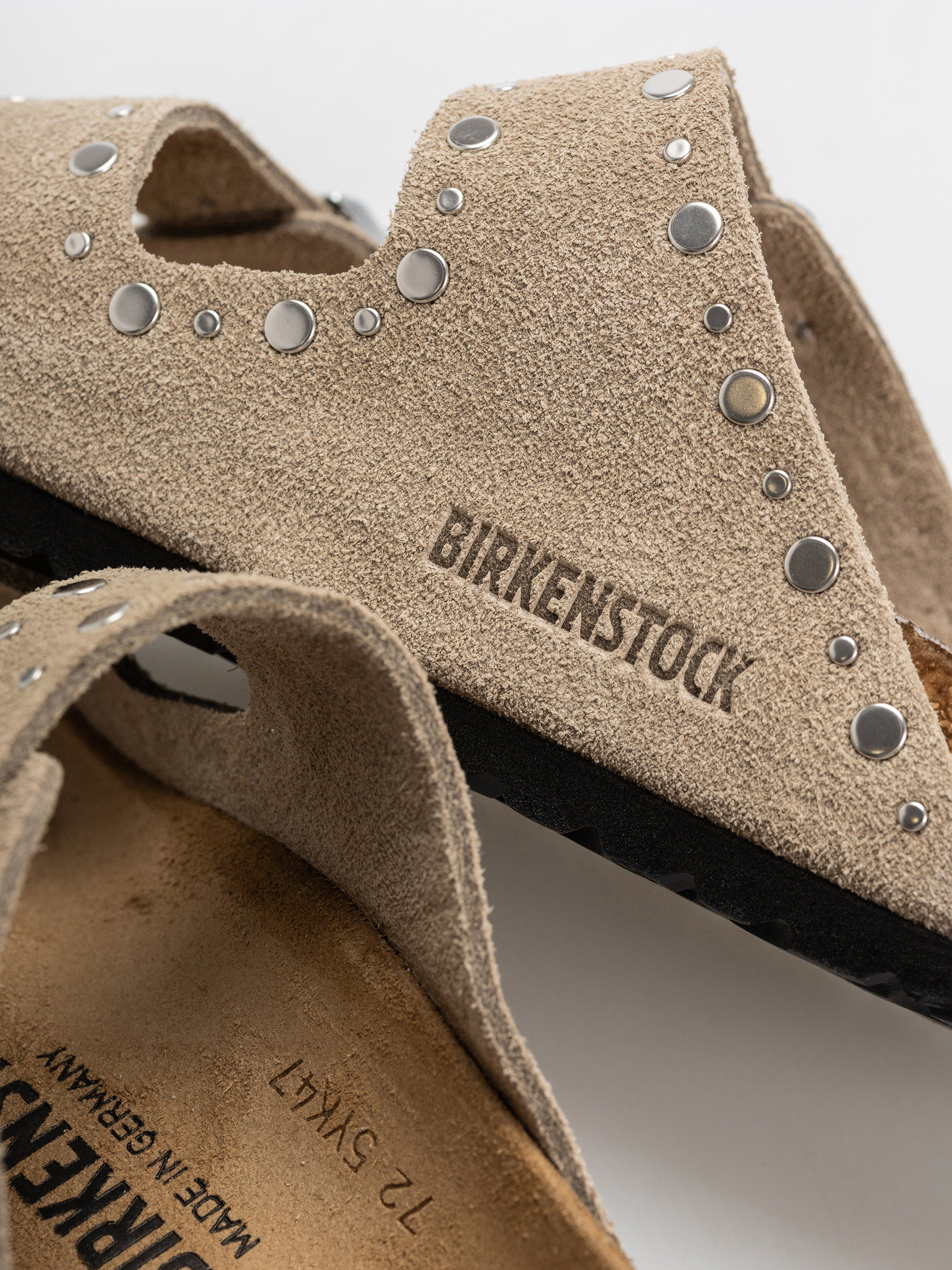 Šľapky Birkenstock Arizona Rivets Suede Leather Narrow Wmn (taupe)