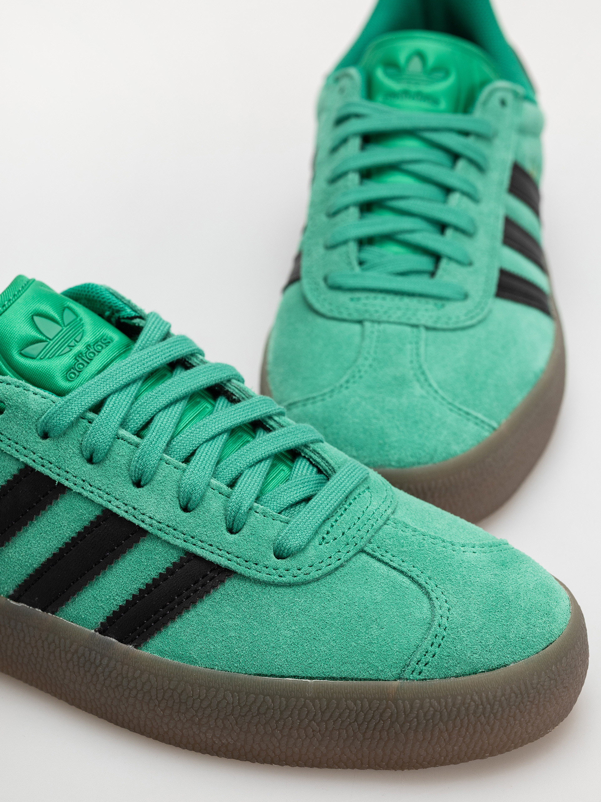 Topánky adidas Gazelle Adv (cougrn/cblack/gum5)