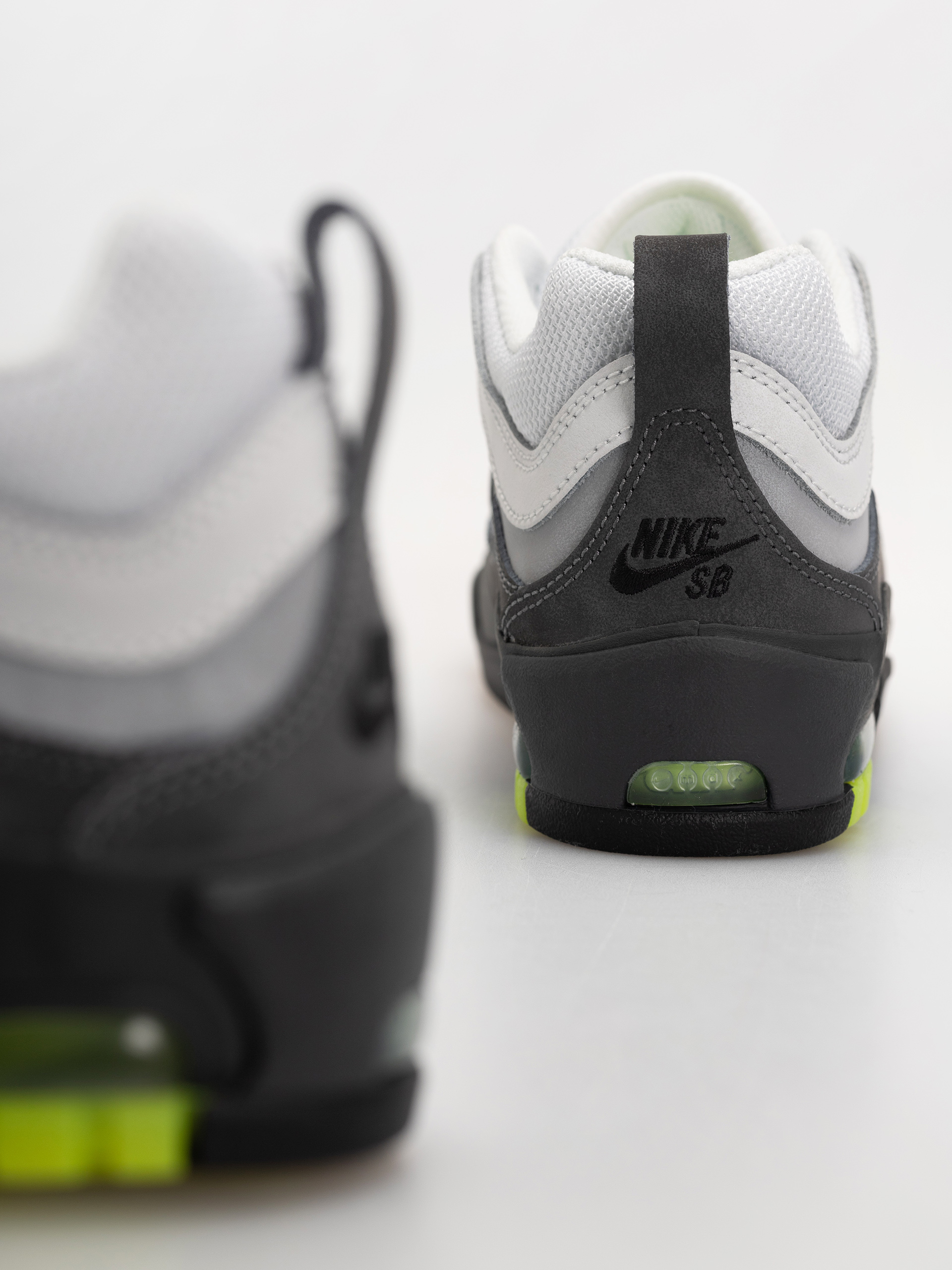 Topánky Nike SB Air Max Ishod (black/neon yellow anthracite lt graphite)