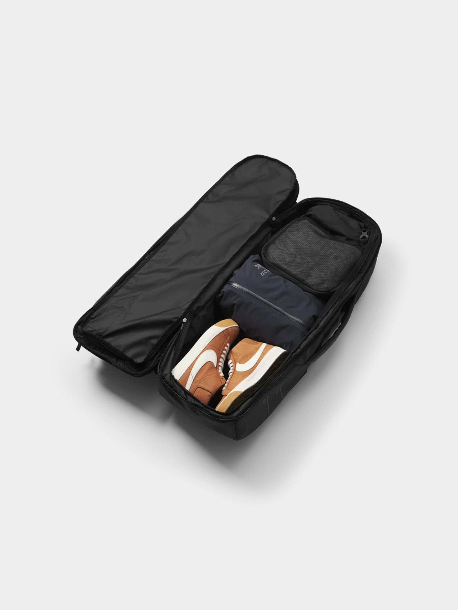 Batoh Db Skateboarding Pro Travel Pack 65L (black out)