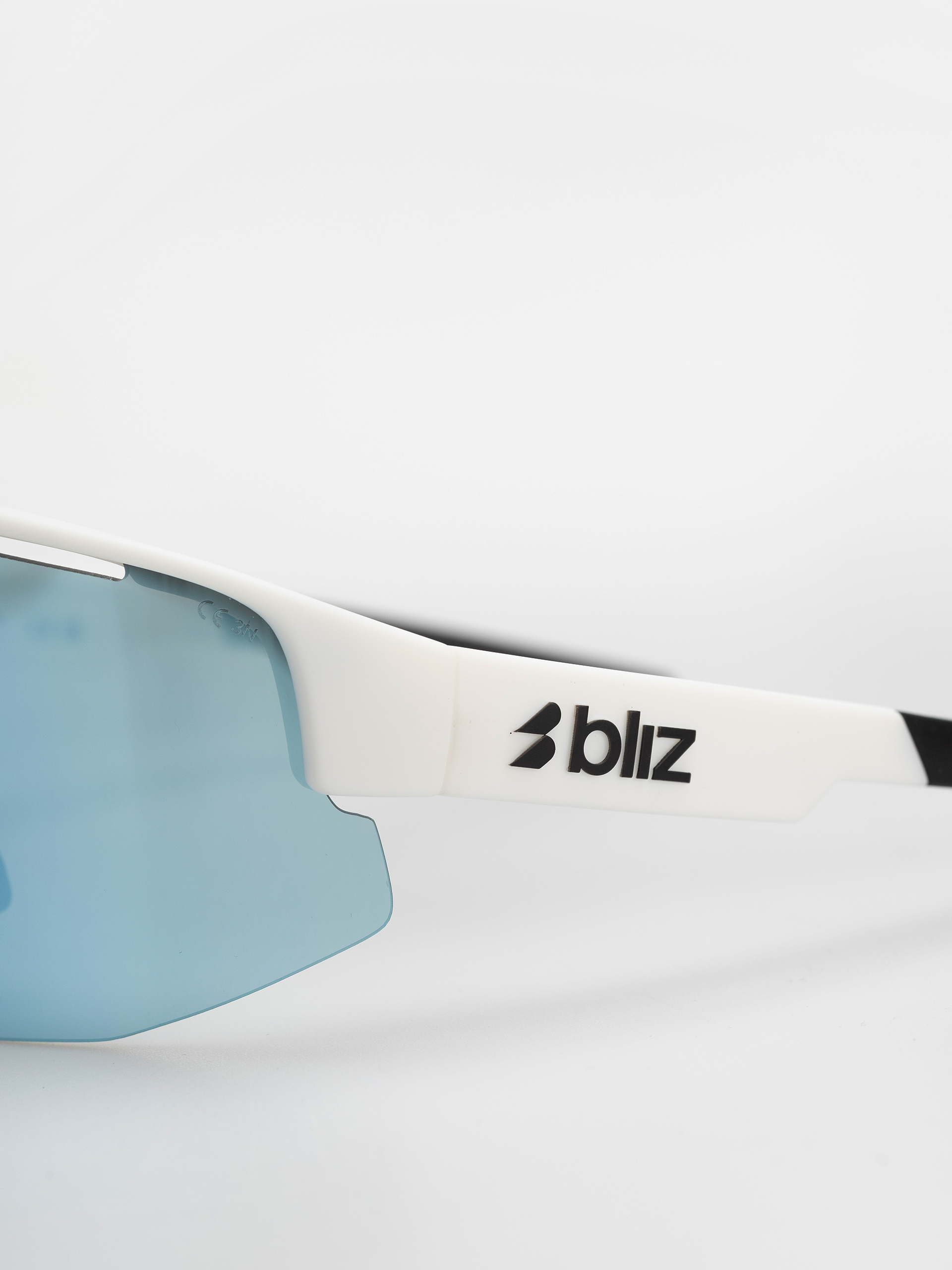 Slnečné okuliare Bliz Matrix Small (matt white/smoke w blue multi)