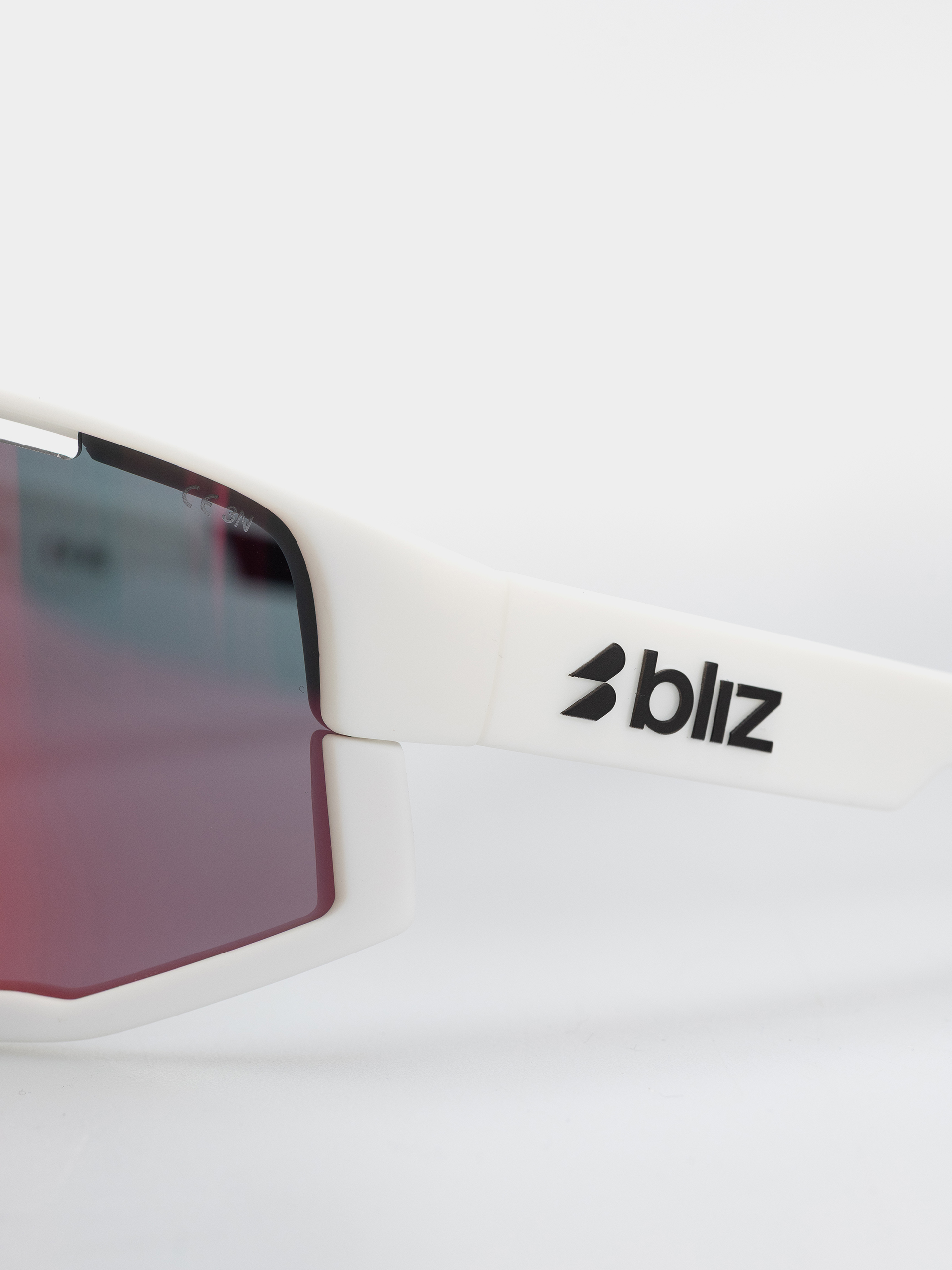 Slnečné okuliare Bliz Fusion (matt white/matt white jawbone + spare jawbone in black/smoke w red multi)