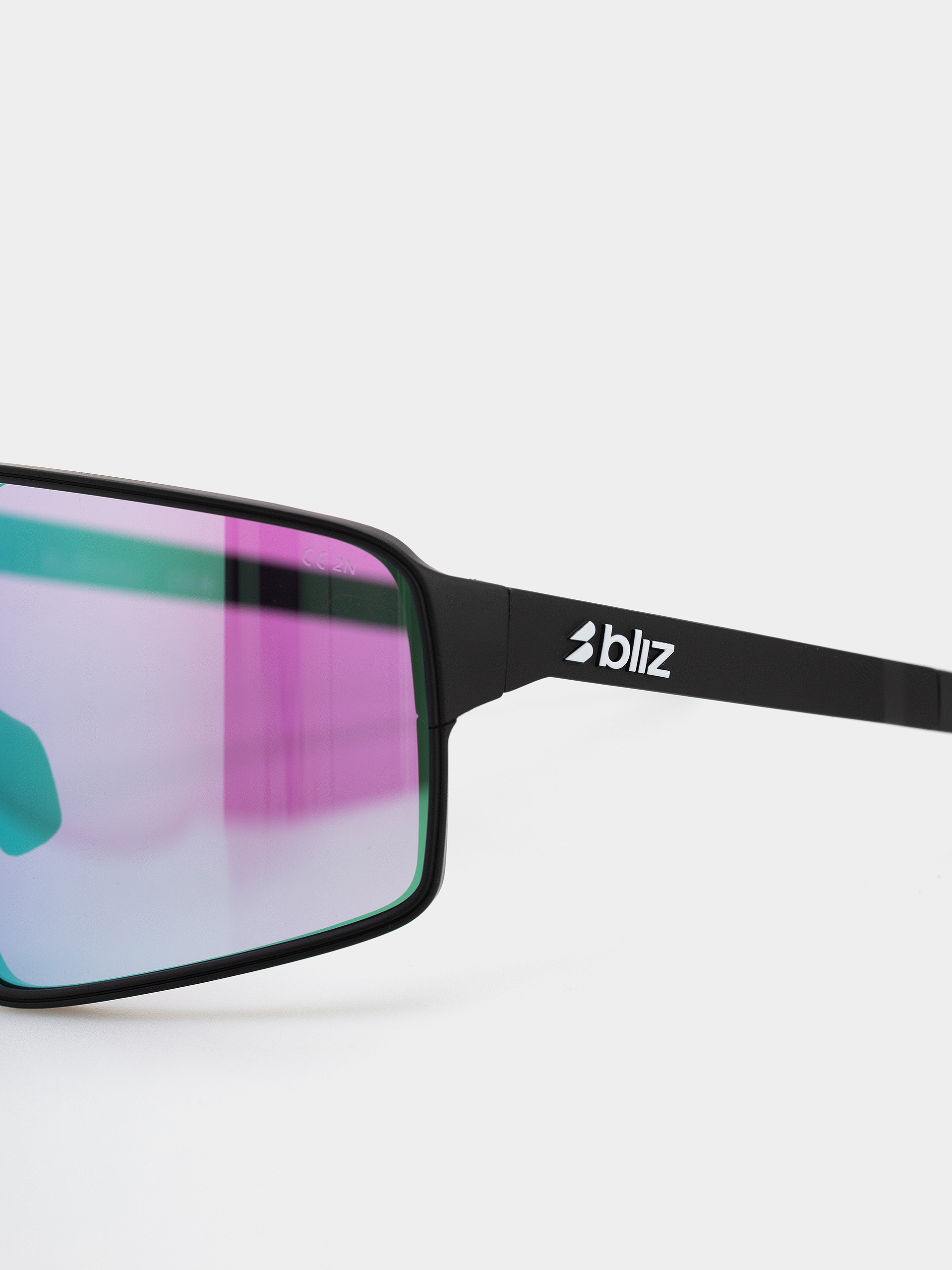 Slnečné okuliare Bliz P001 (matt black/nano optics nordic light begonia - violet w blue multi)