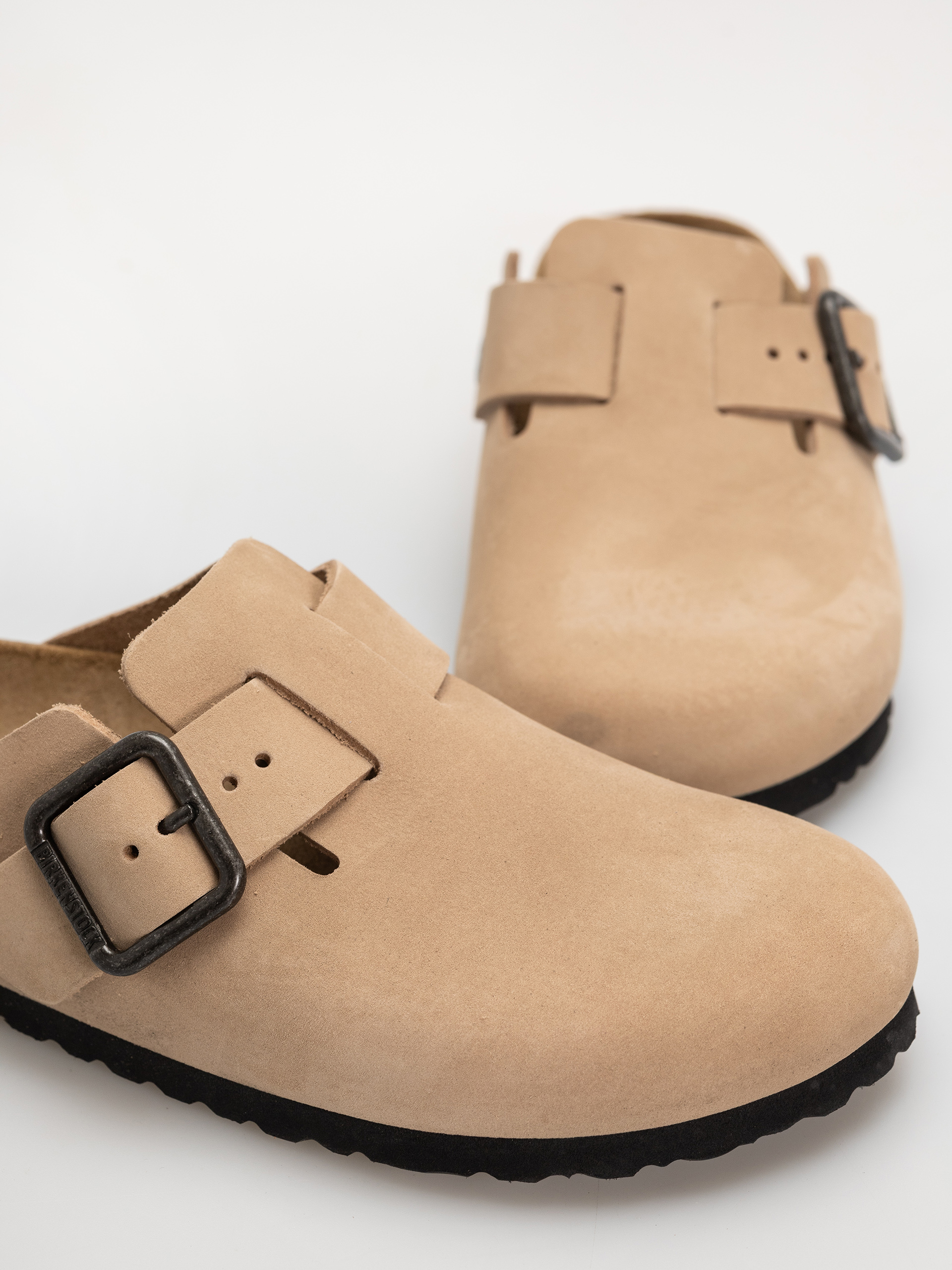 Šľapky Birkenstock Boston Wire Buckle Nubuck Leather Narrow (sandcastle)