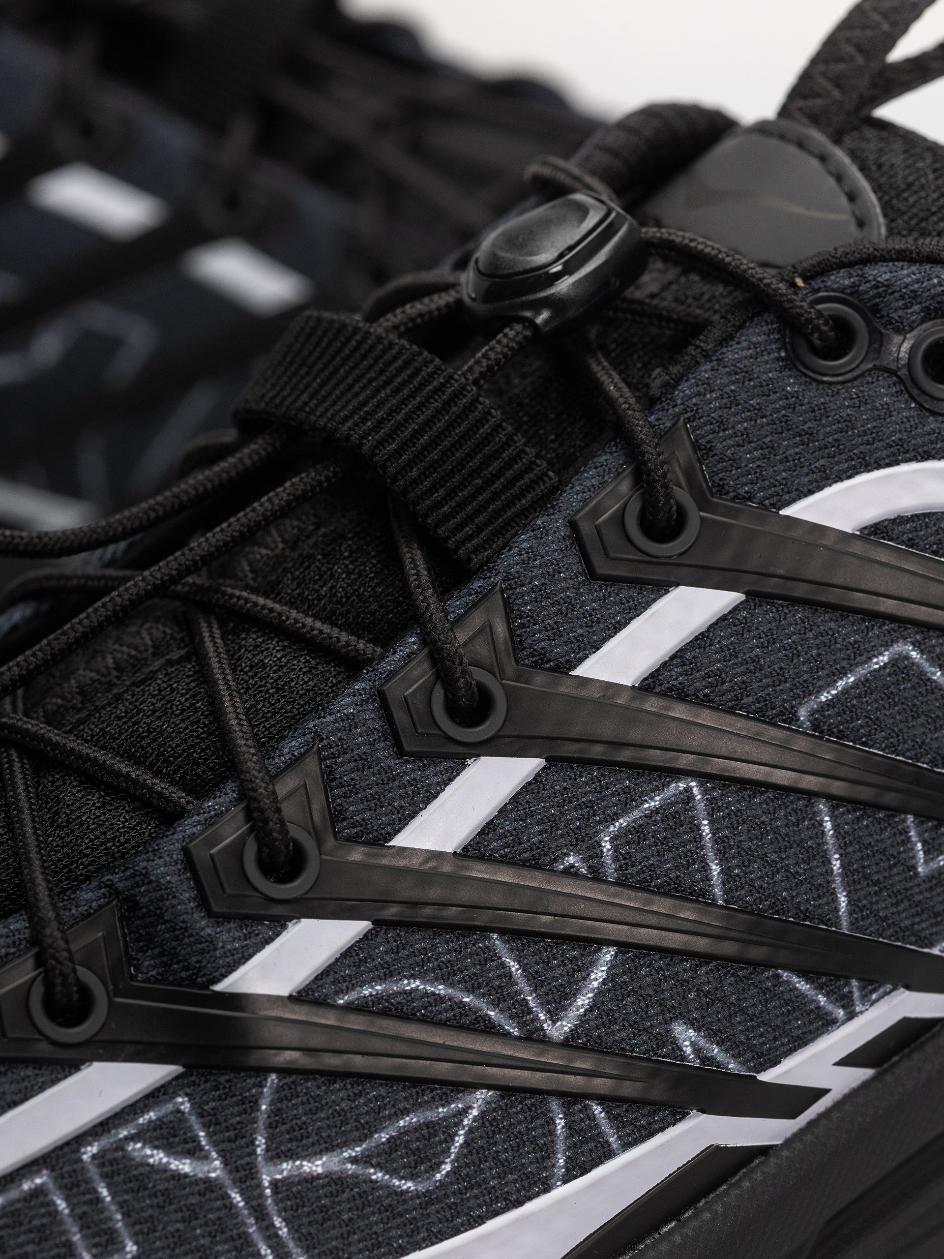 Topánky Hoka Mafate Three2 Wordmark (carbon black/ambient blue)