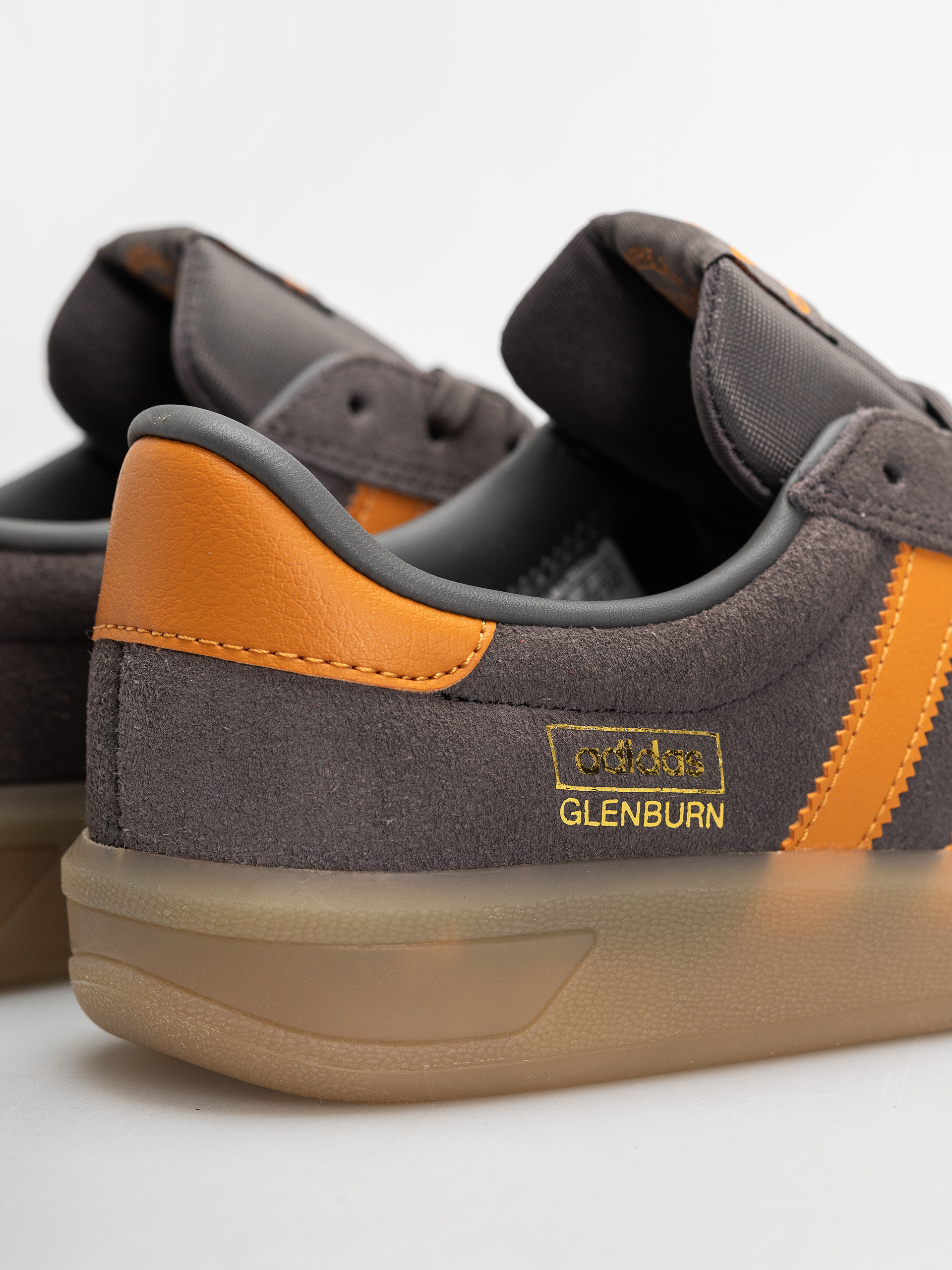 Topánky adidas Glenburn (chacoa/rusora/gum4)