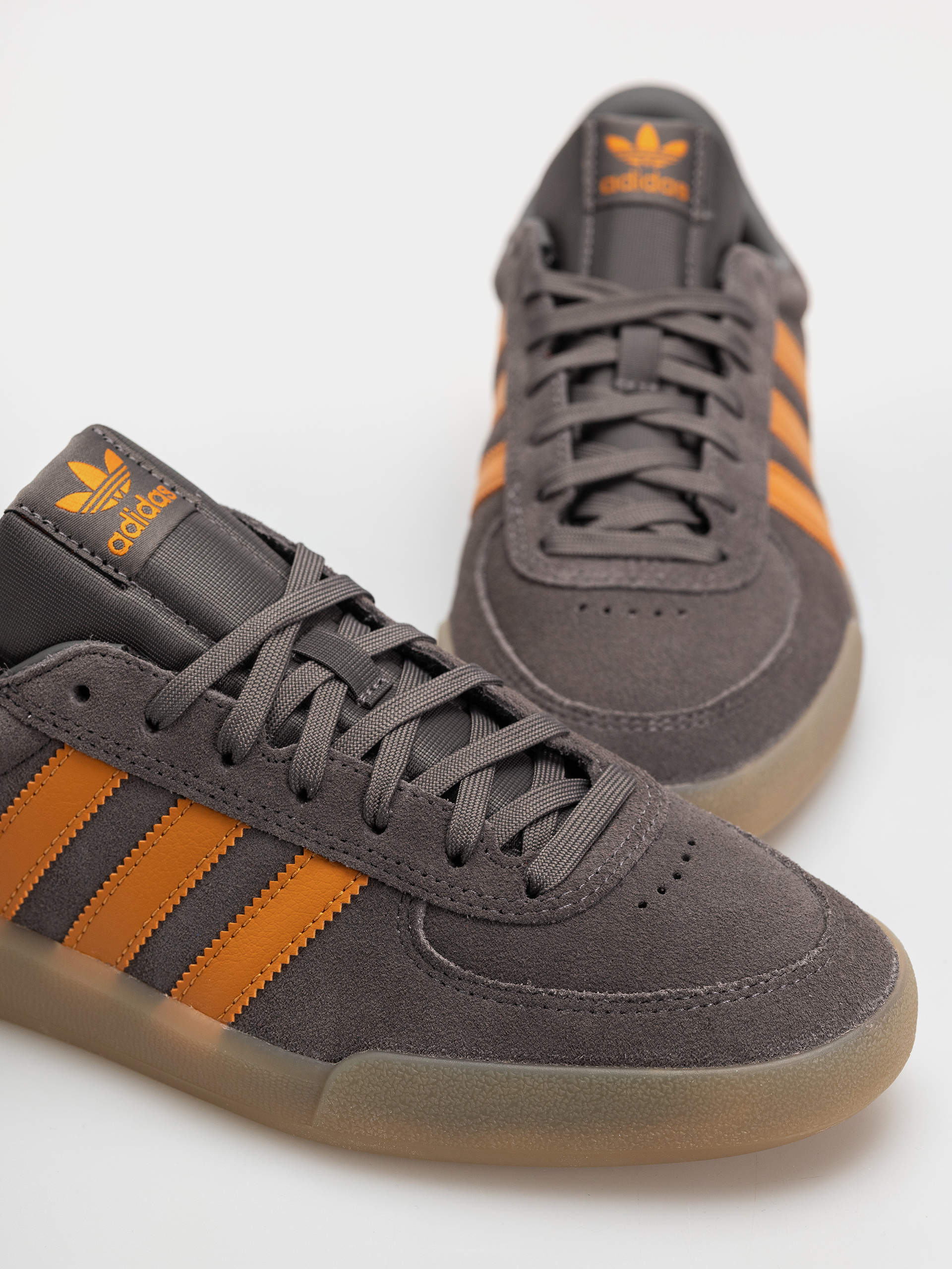 Topánky adidas Glenburn (chacoa/rusora/gum4)