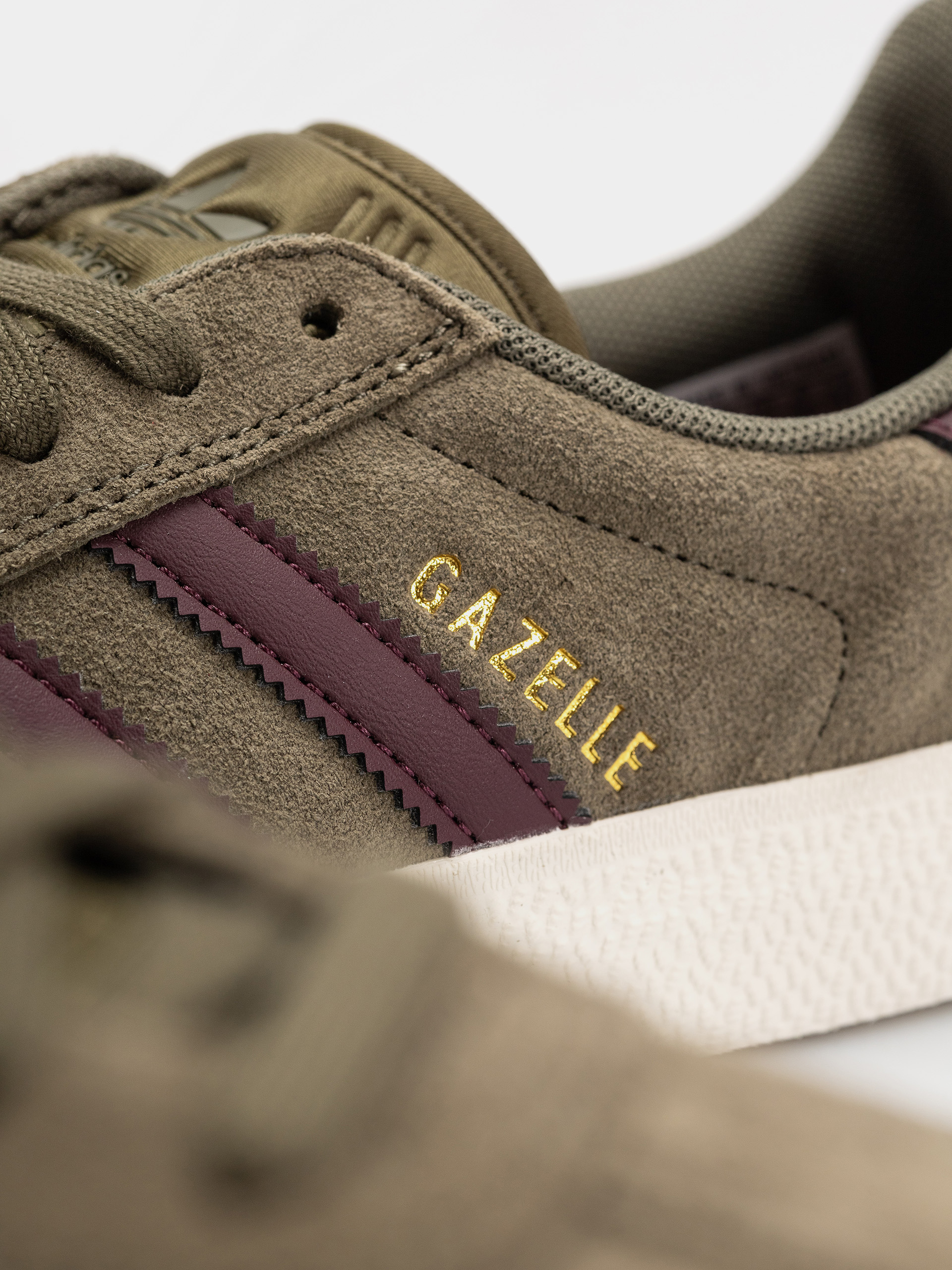 Topánky adidas Gazelle Adv (olistr/maroon/cwhite)