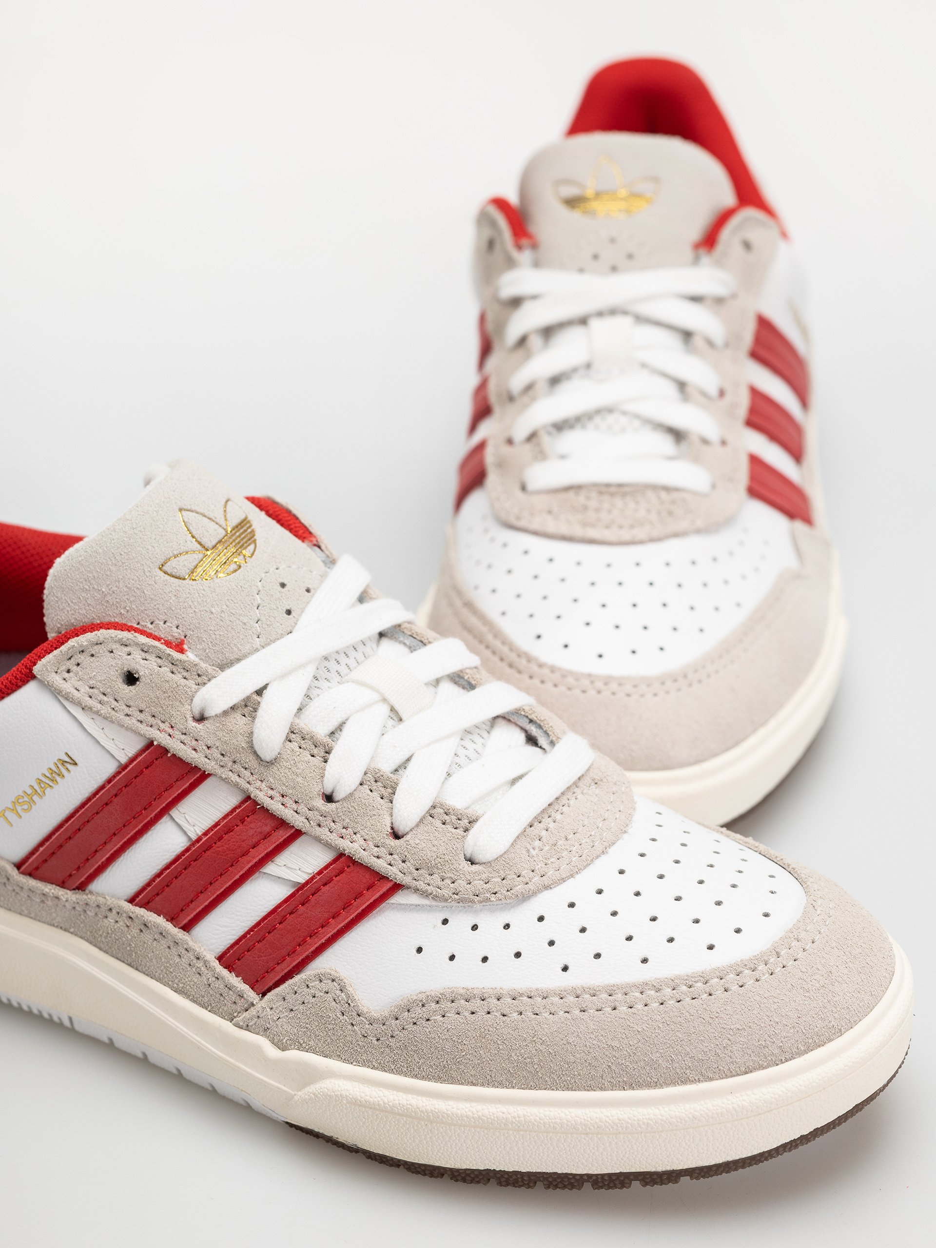 Topánky adidas Tyshawn II (ftwwht/betsca/cwhite)