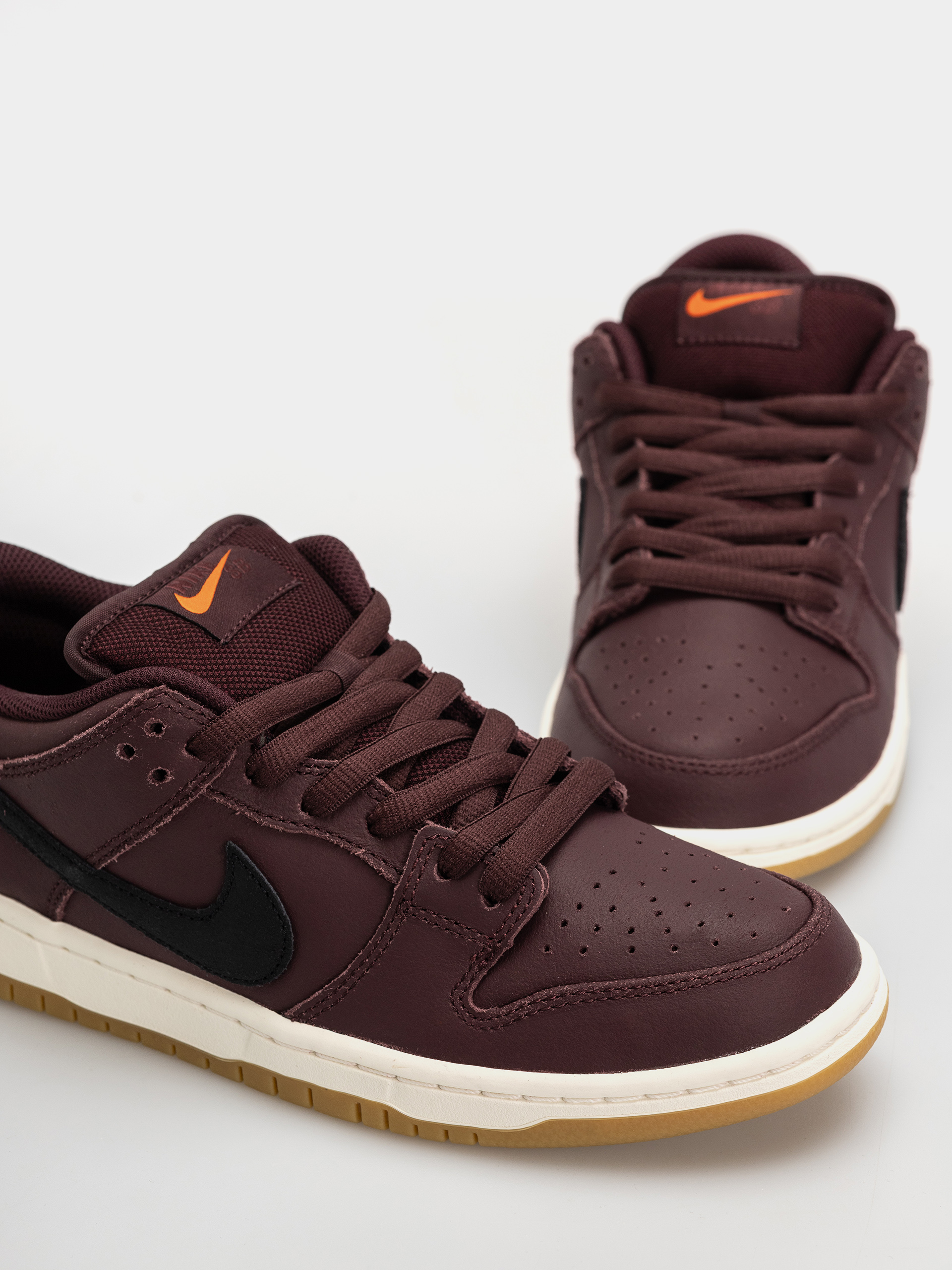Topánky Nike SB Dunk Low Pro ISO (burgundy crush/black mystic dates sail)