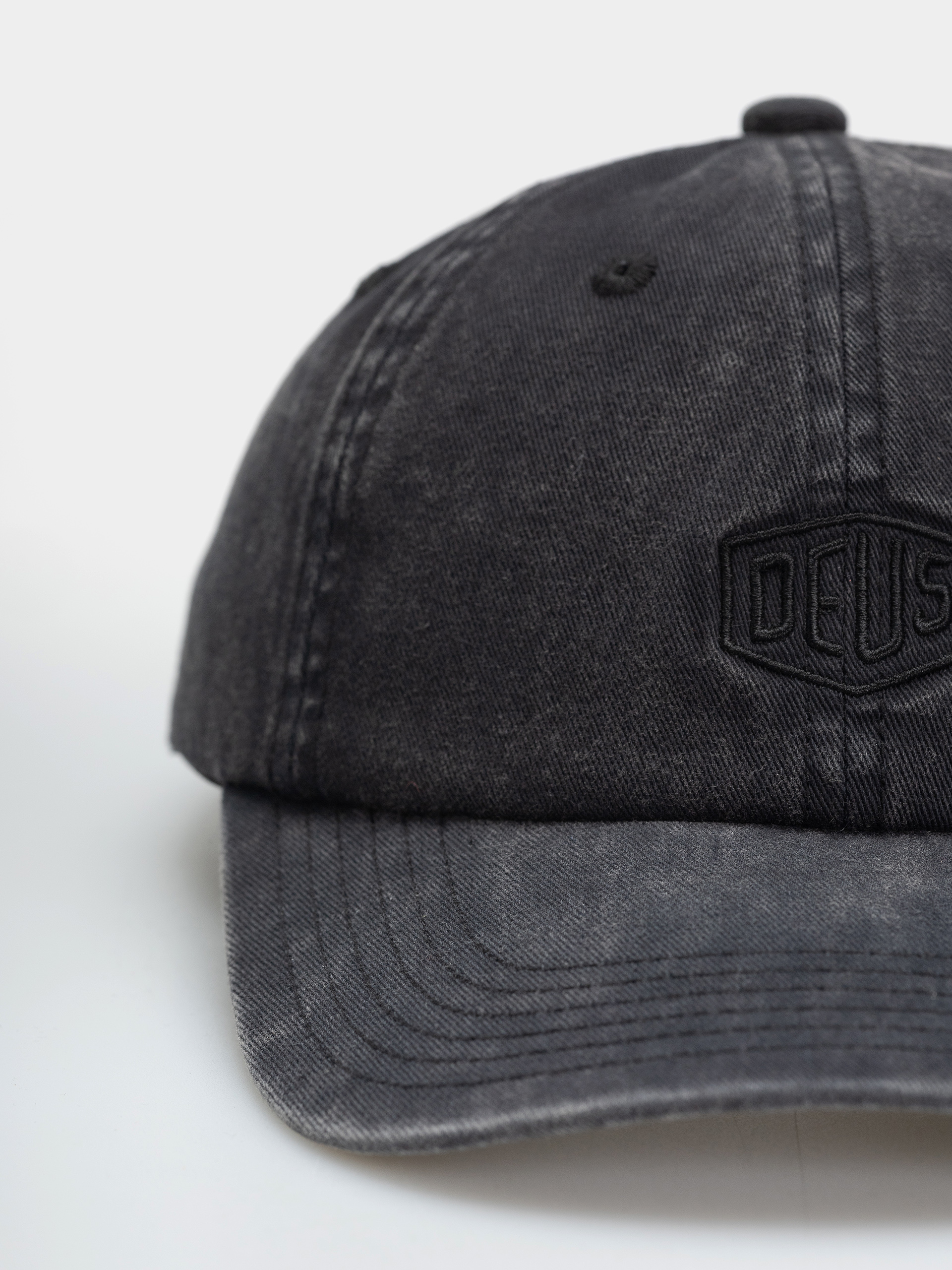 Šiltovka Deus Ex Machina Shield Garment Dyed Dad (black)