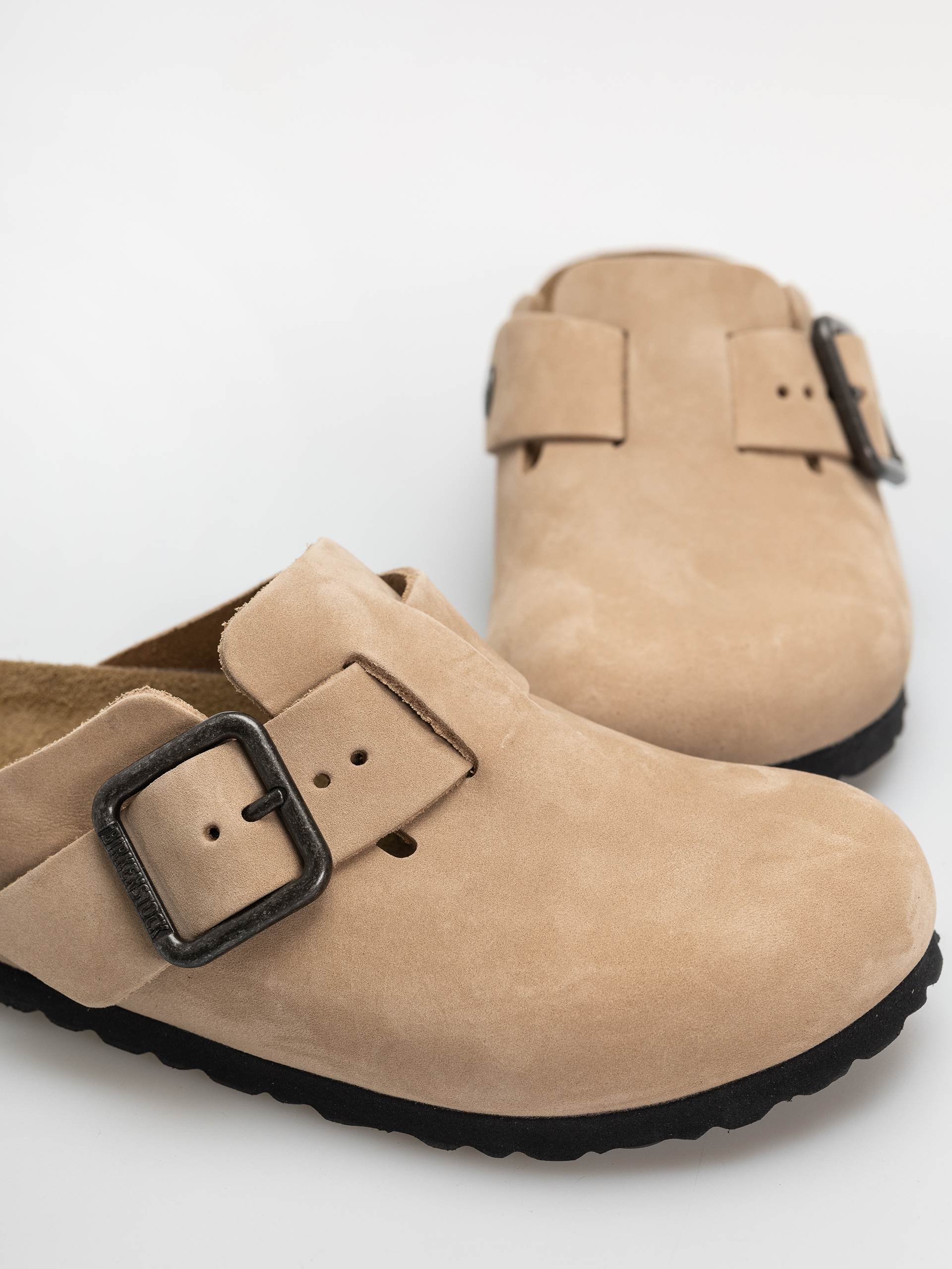 Šľapky Birkenstock Boston Wire Buckle Nubuck Leather Narrow (sandcastle)