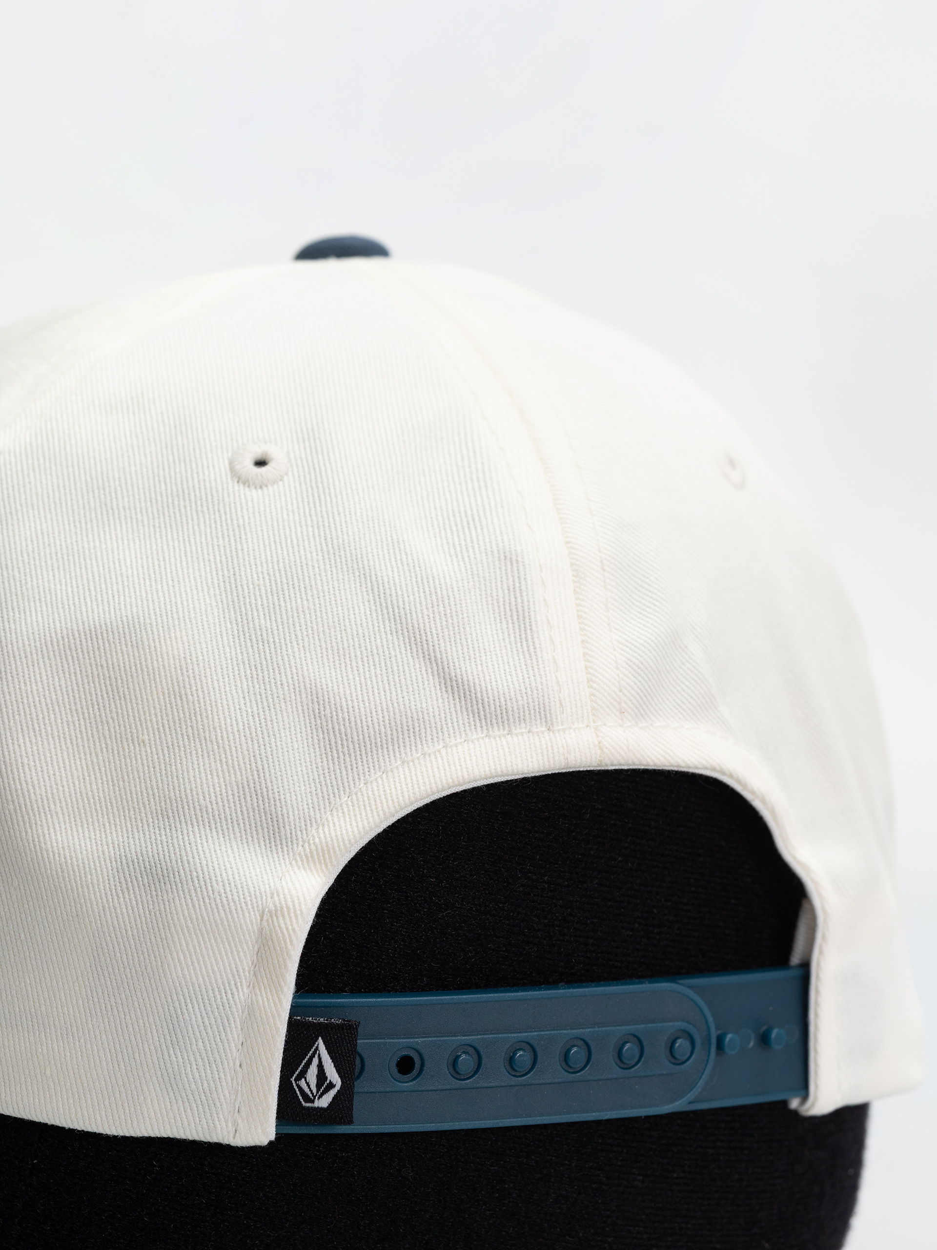 Šiltovka Volcom Petrolstone Adj (off white)