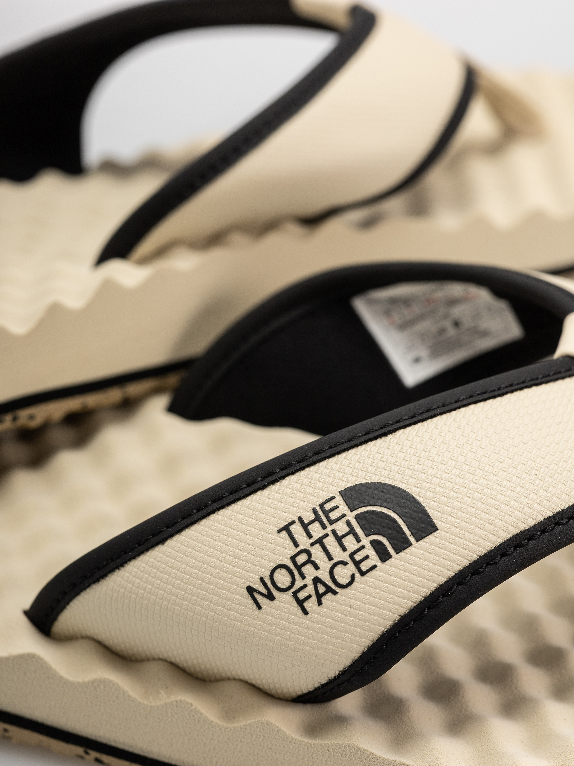 Šľapky The North Face Base Camp Flip Flop II (desert stone/tn)