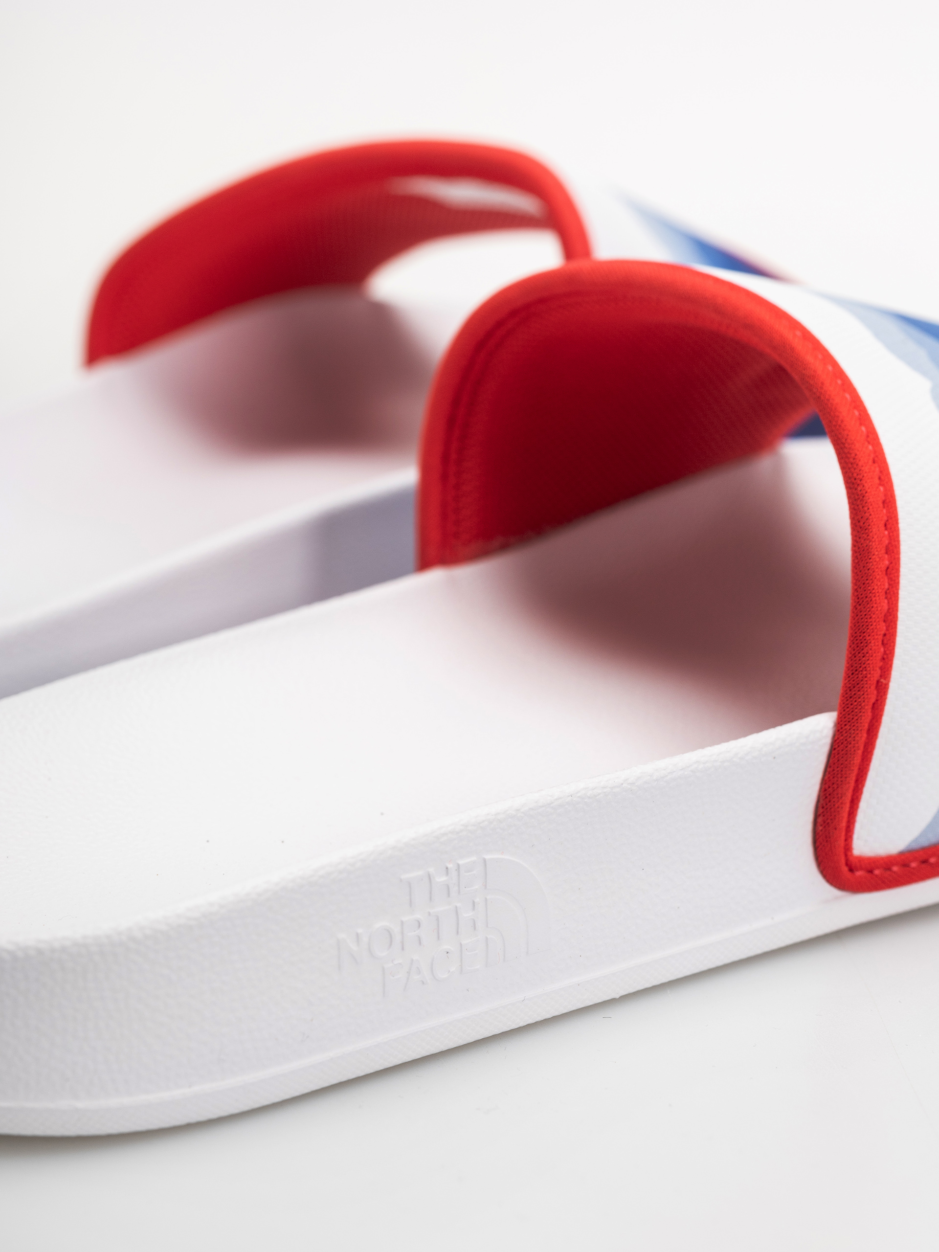 Šľapky The North Face Base Camp III (sky scene print)