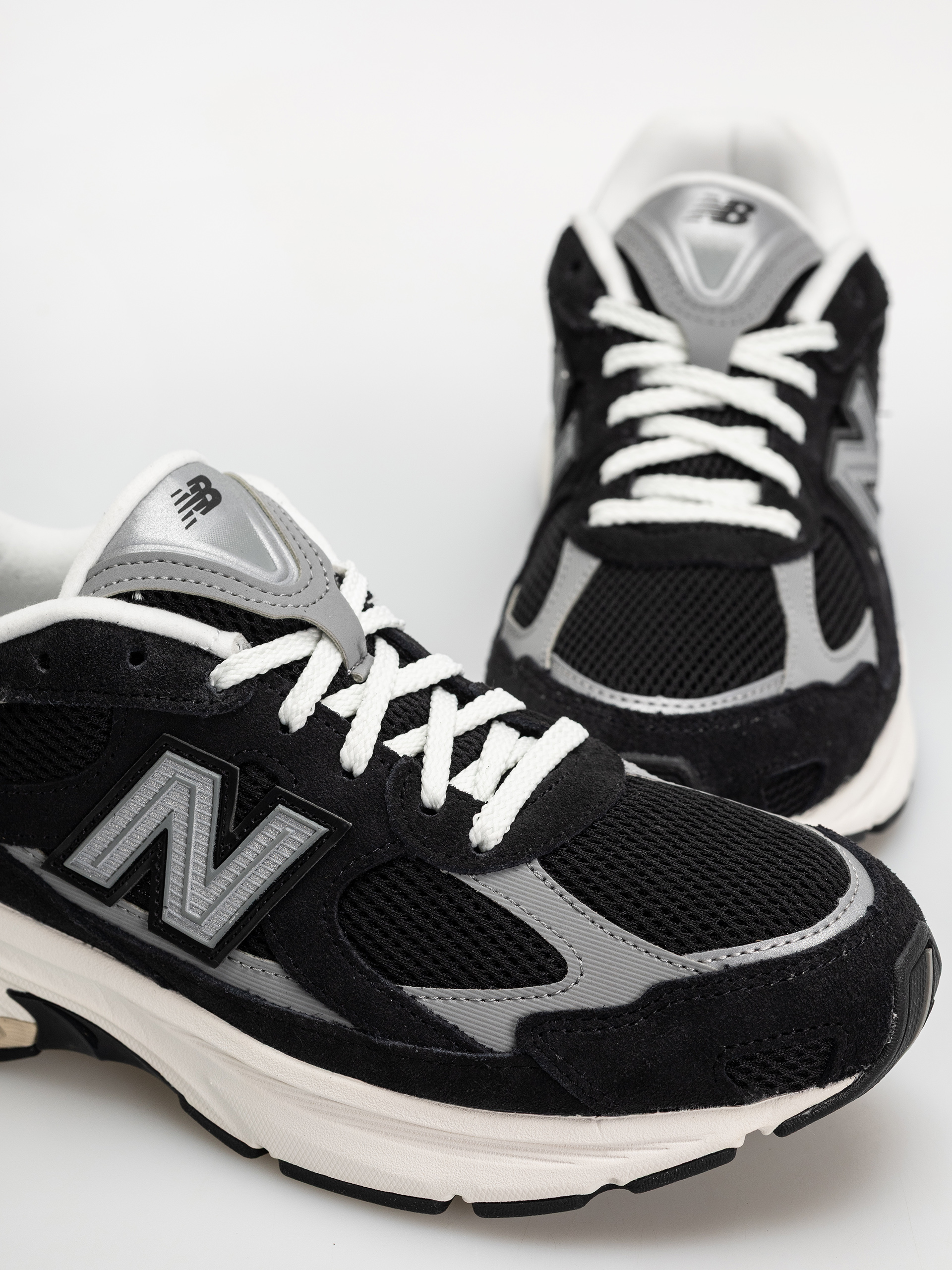 Topánky New Balance 2010 (black/shadow grey/sea salt)