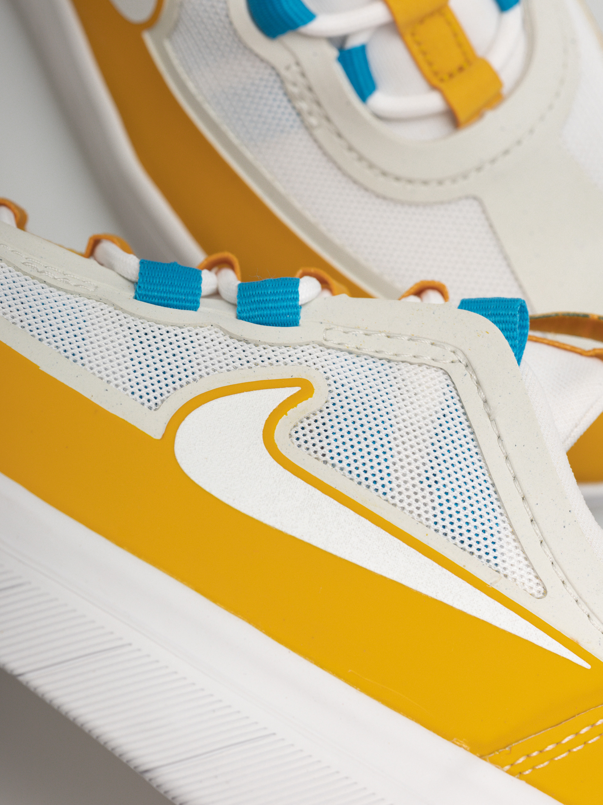 Topánky Nike SB Nyjah Free 2 (dark sulfur/white laser blue)